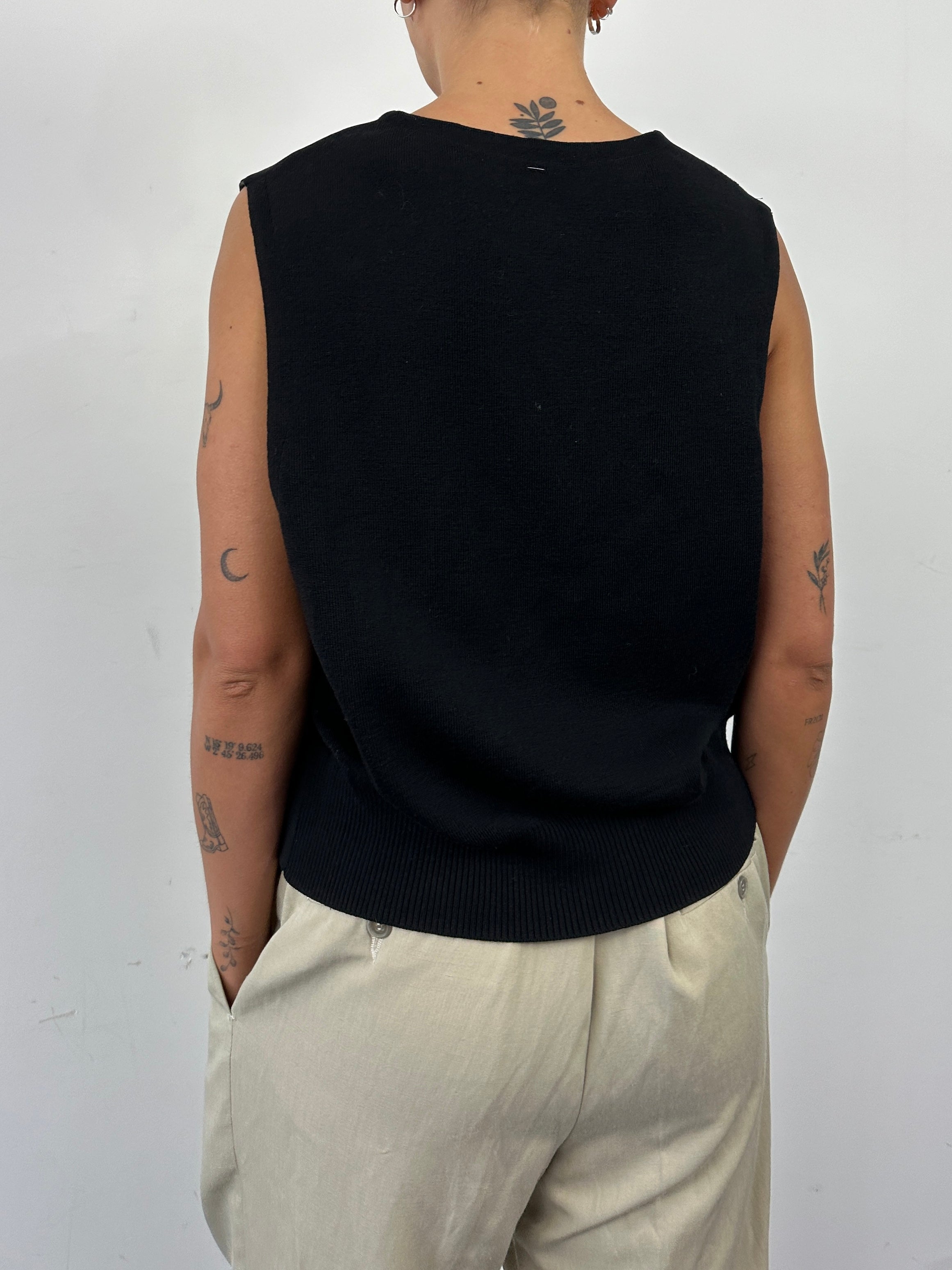 Emporio Armani virgin wool tailored waistcoat in size XL, featuring a sleek design and classic fit for sophisticated style.