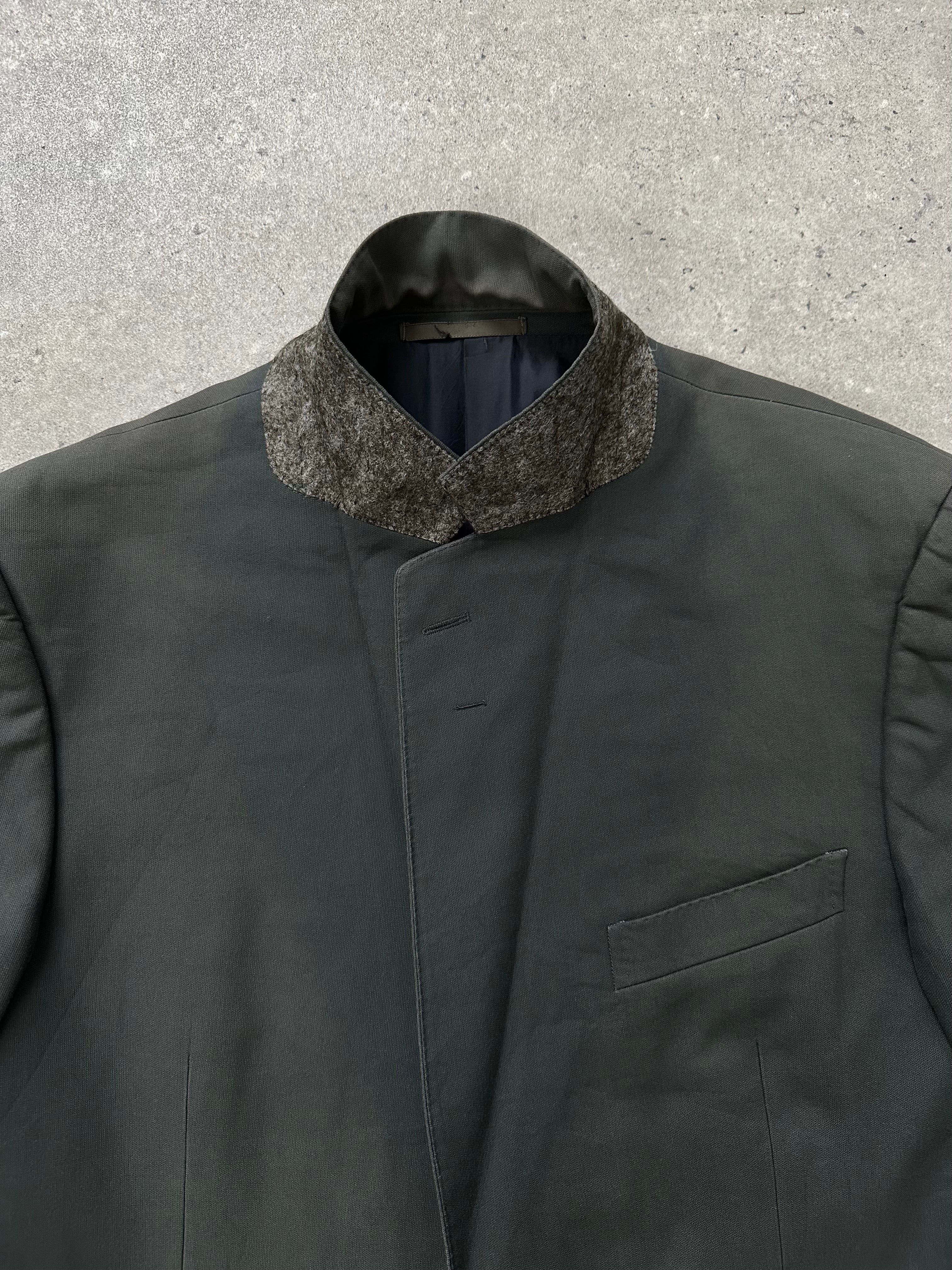 Gucci 2000s single-breasted pure cotton blazer in size 42R/L, showing classic tailored fit and high-quality fabric.