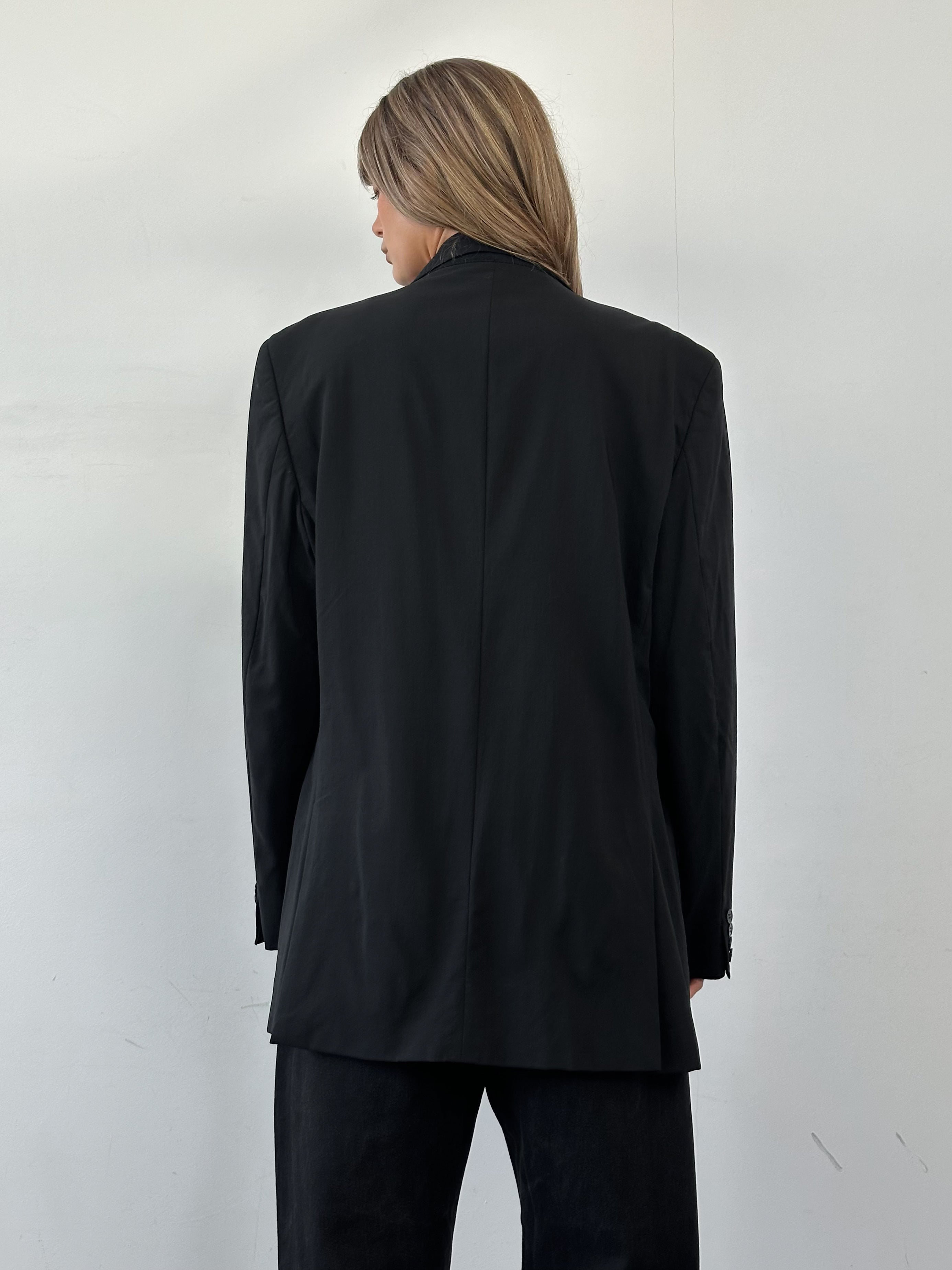 Gianfranco Ferre wool single-breasted blazer in size 44R/XL, tailored fit with classic lapels and button closure.