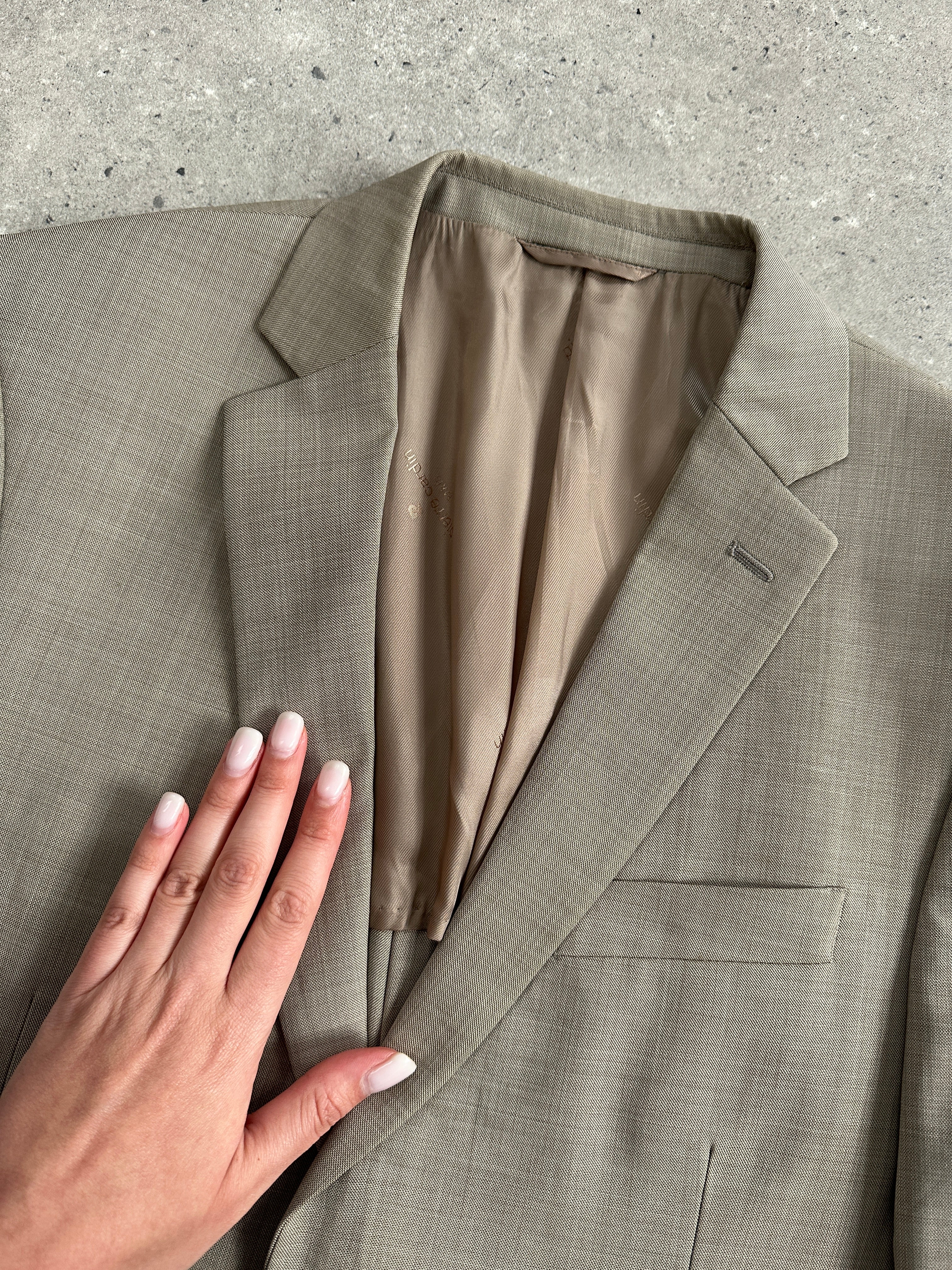 Pierre Cardin lightweight pure wool single-breasted blazer in size S/M, tailored fit, in classic neutral color.