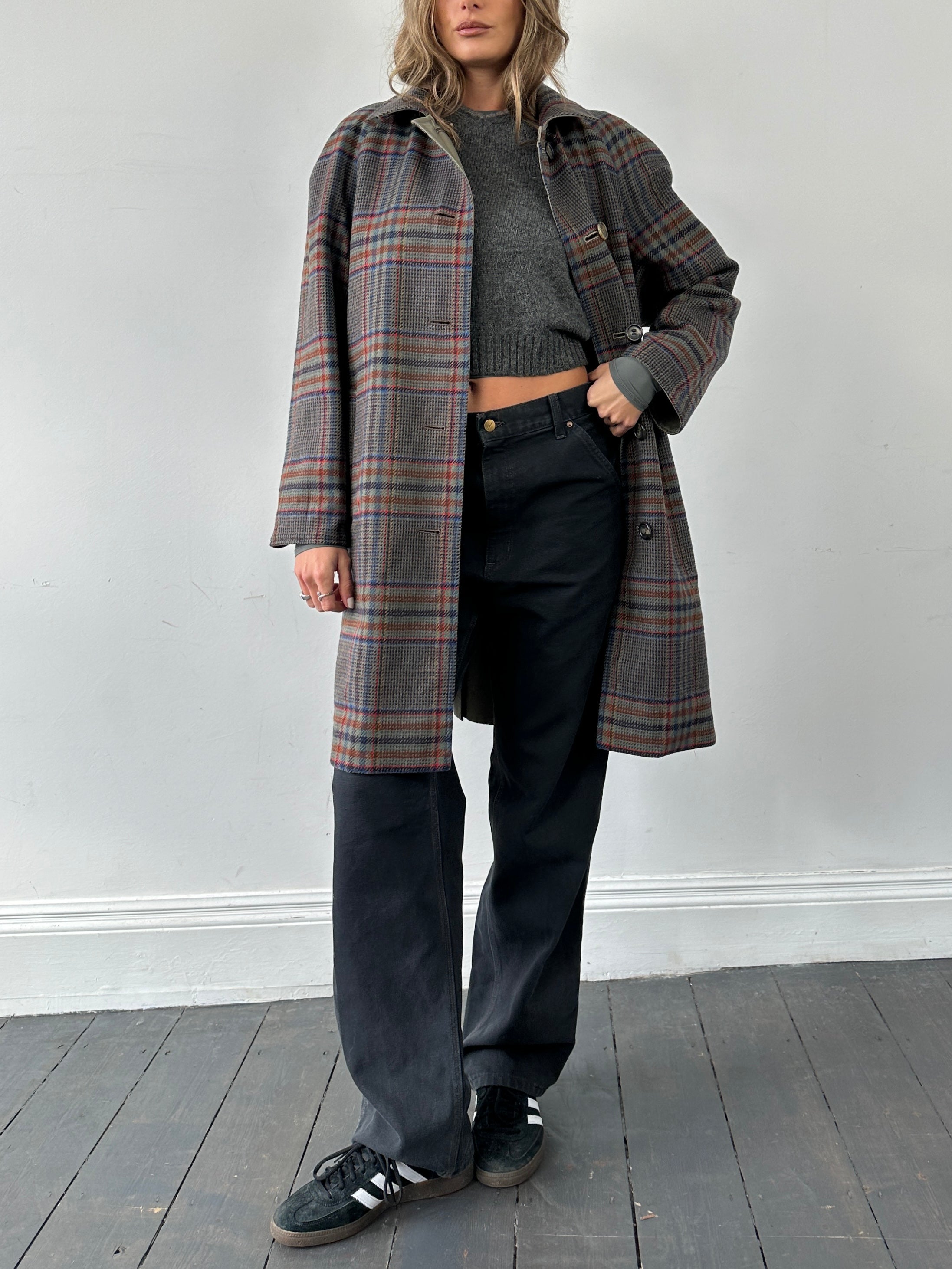 Vintage British reversible wool trench coat, size S, stylish and warm, featuring classic vintage design and high-quality wool fabric.