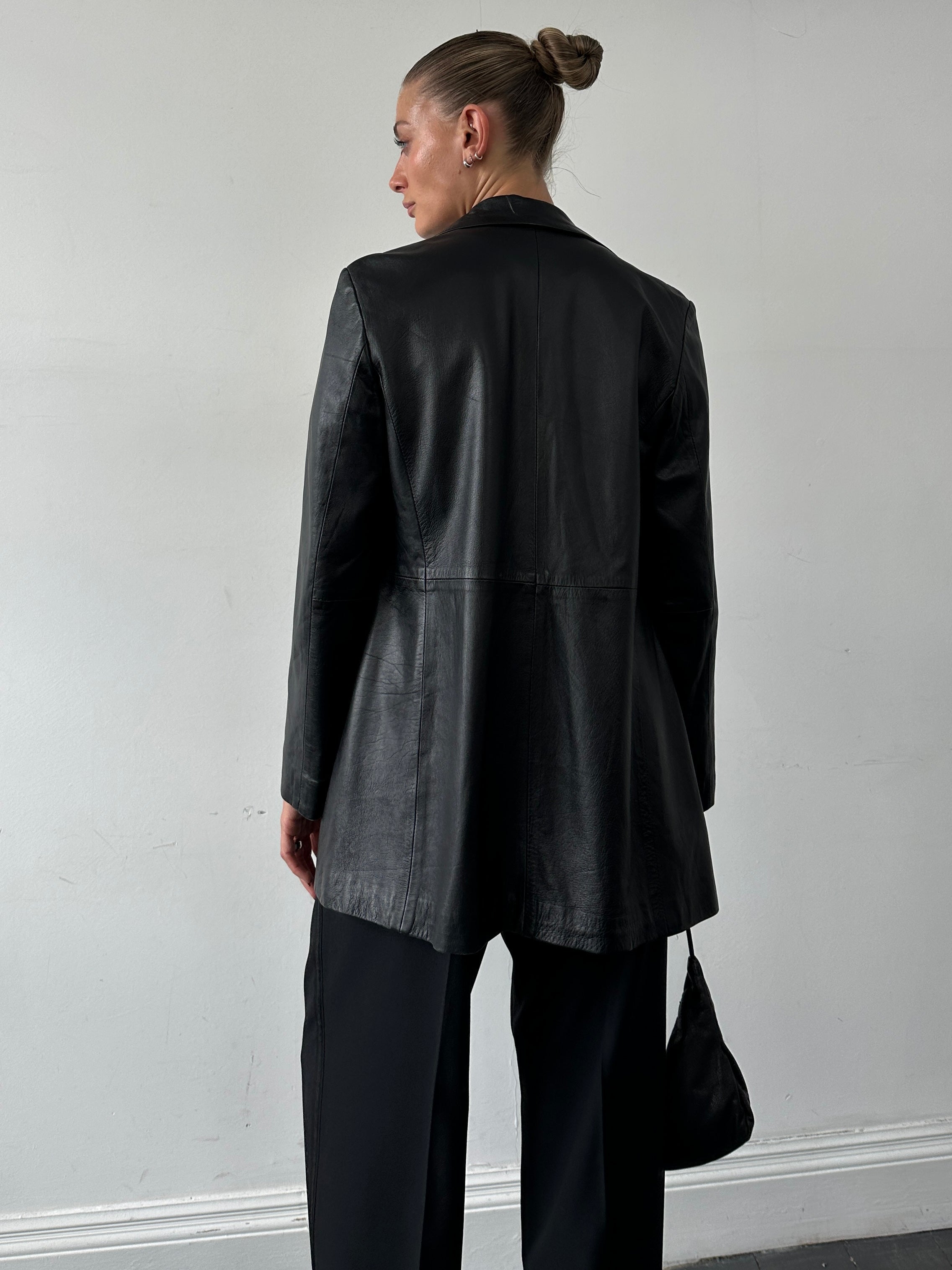 Vintage Italian longline leather jacket in smooth leather, size M, with classic style and tailored fit.