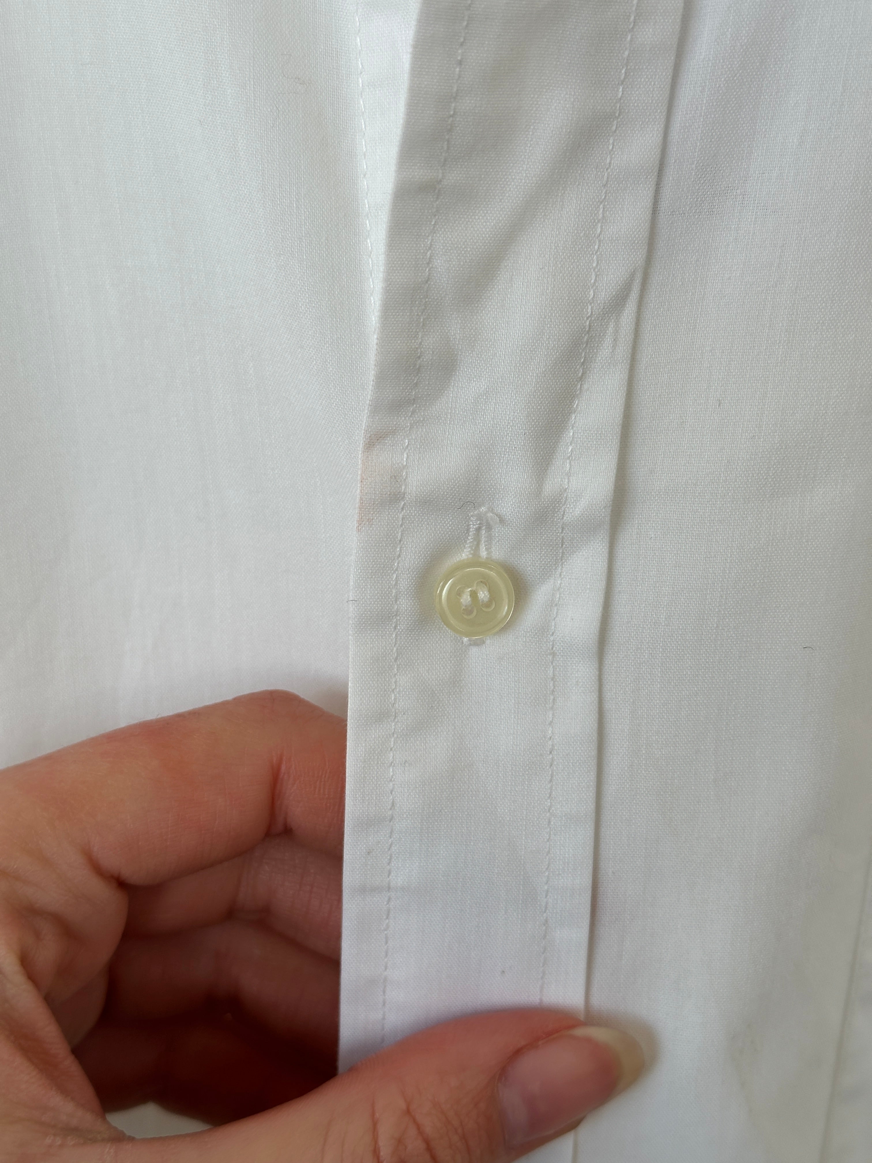 Christian Dior cotton logo shirt in size M/L, featuring the brand's signature design and comfortable fit.
