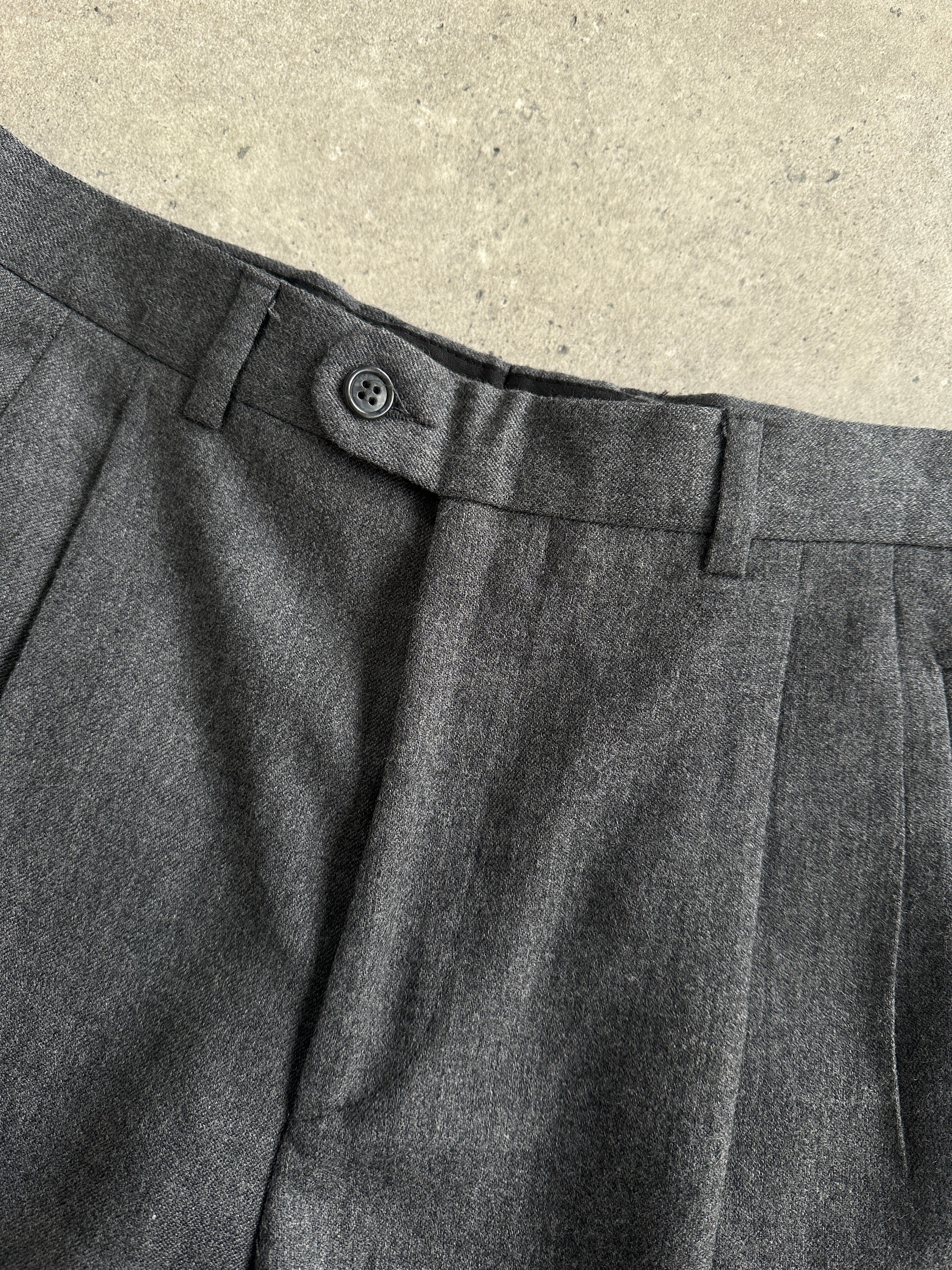 Conbipel pure brushed wool tailored trousers in straight leg style, size W30, featuring a classic fit and refined design.