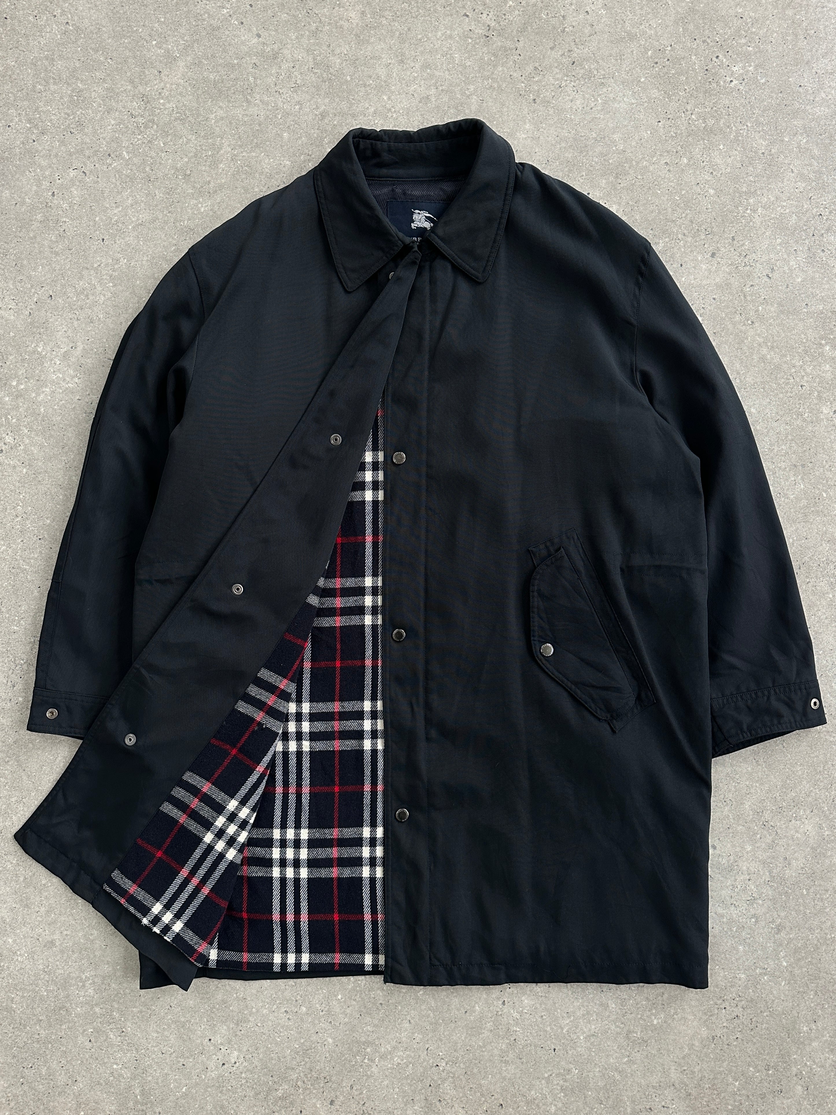 Burberry London 1990s waterproof Nova Check trench coat in XL/XXL size, featuring classic plaid pattern and beige waterproof fabric.