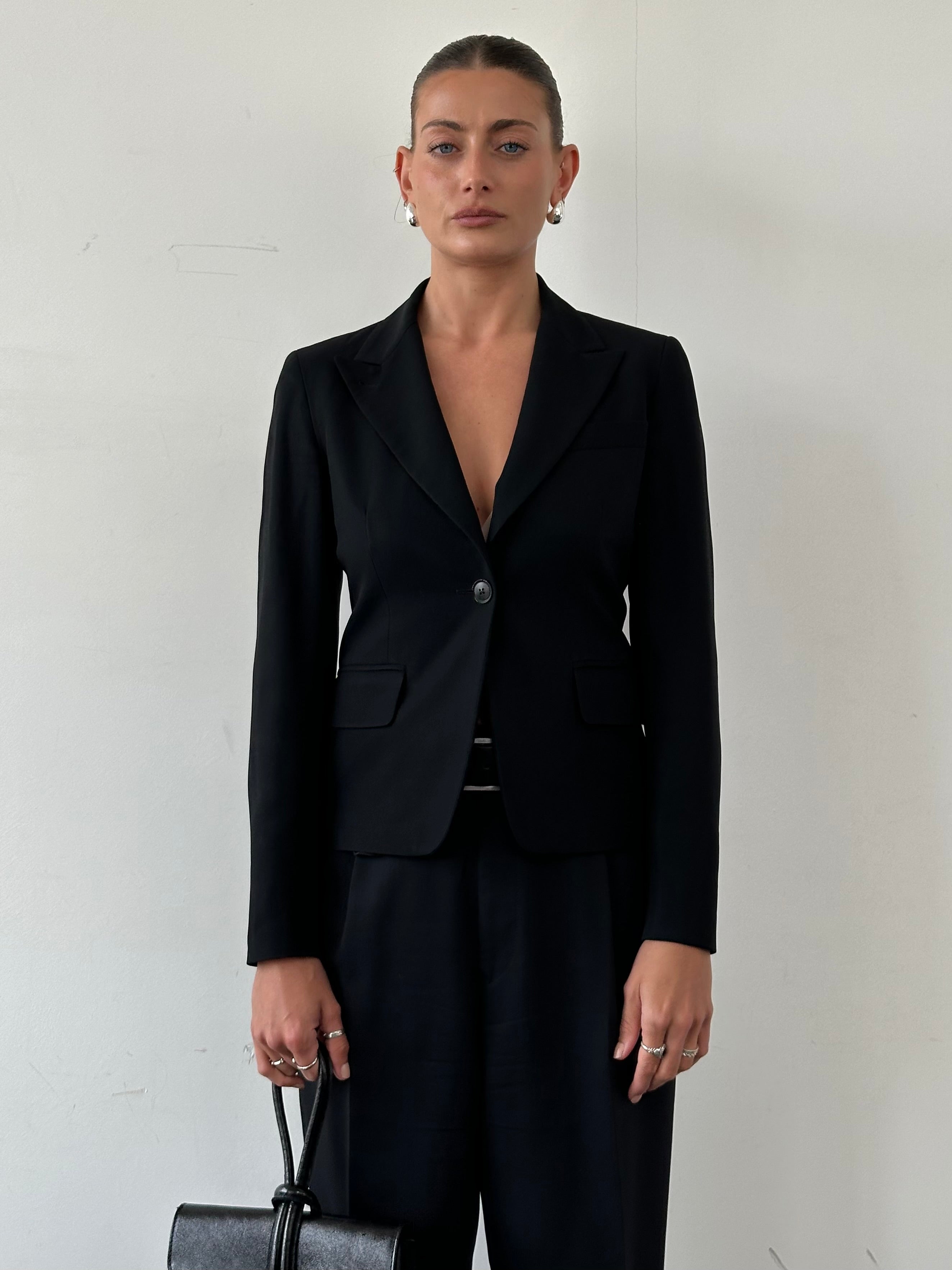 Max Mara pure wool fitted blazer in XS/S, tailored blazer with classic lapels and structured fit, in a neutral color.