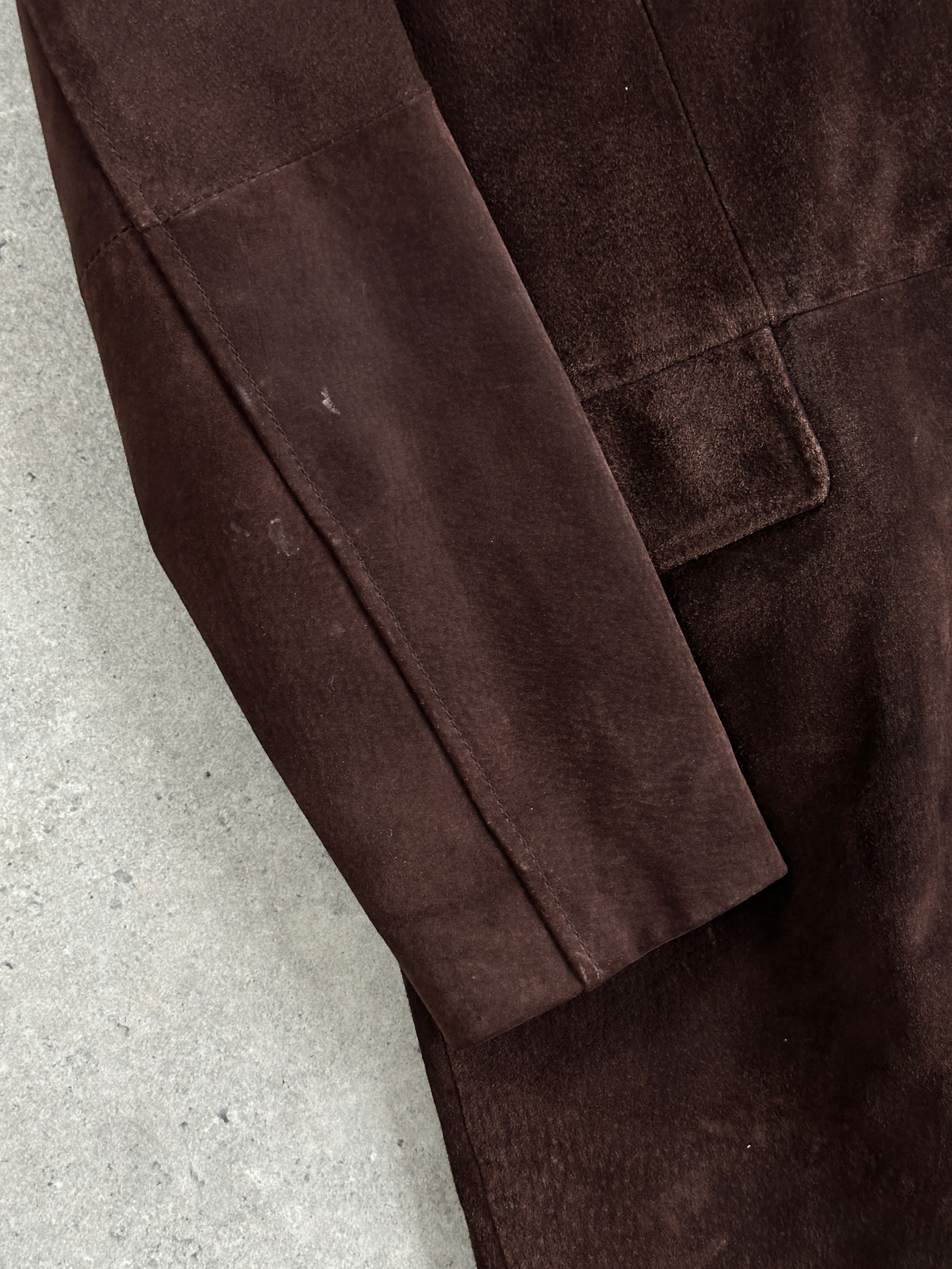 Vintage suede trench coat in size large, stylish jacket with classic design and tailored fit, displayed on a neutral background.