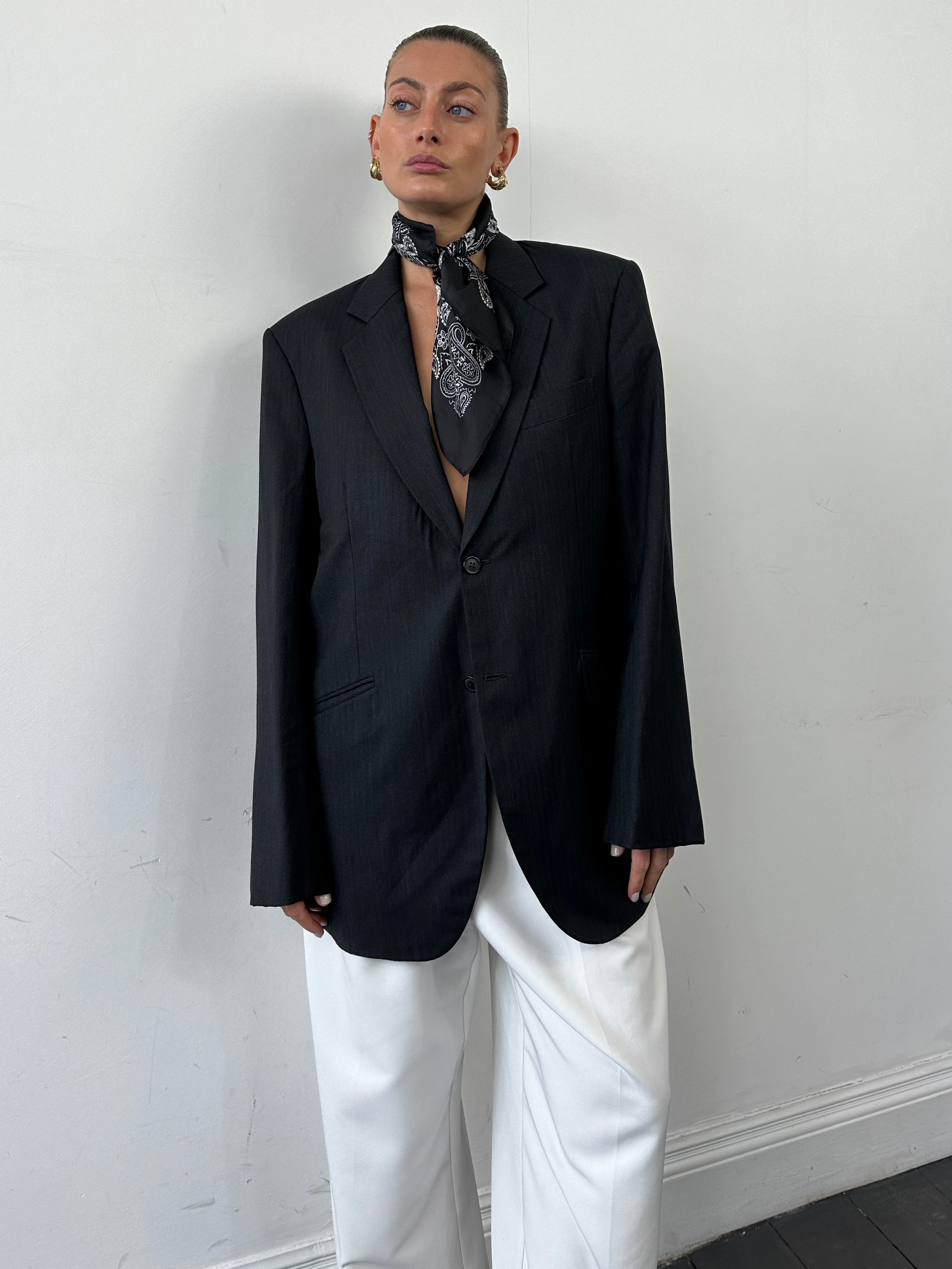Vintage wool single-breasted blazer in XL/XXL size, featuring classic tailored design and textured fabric.