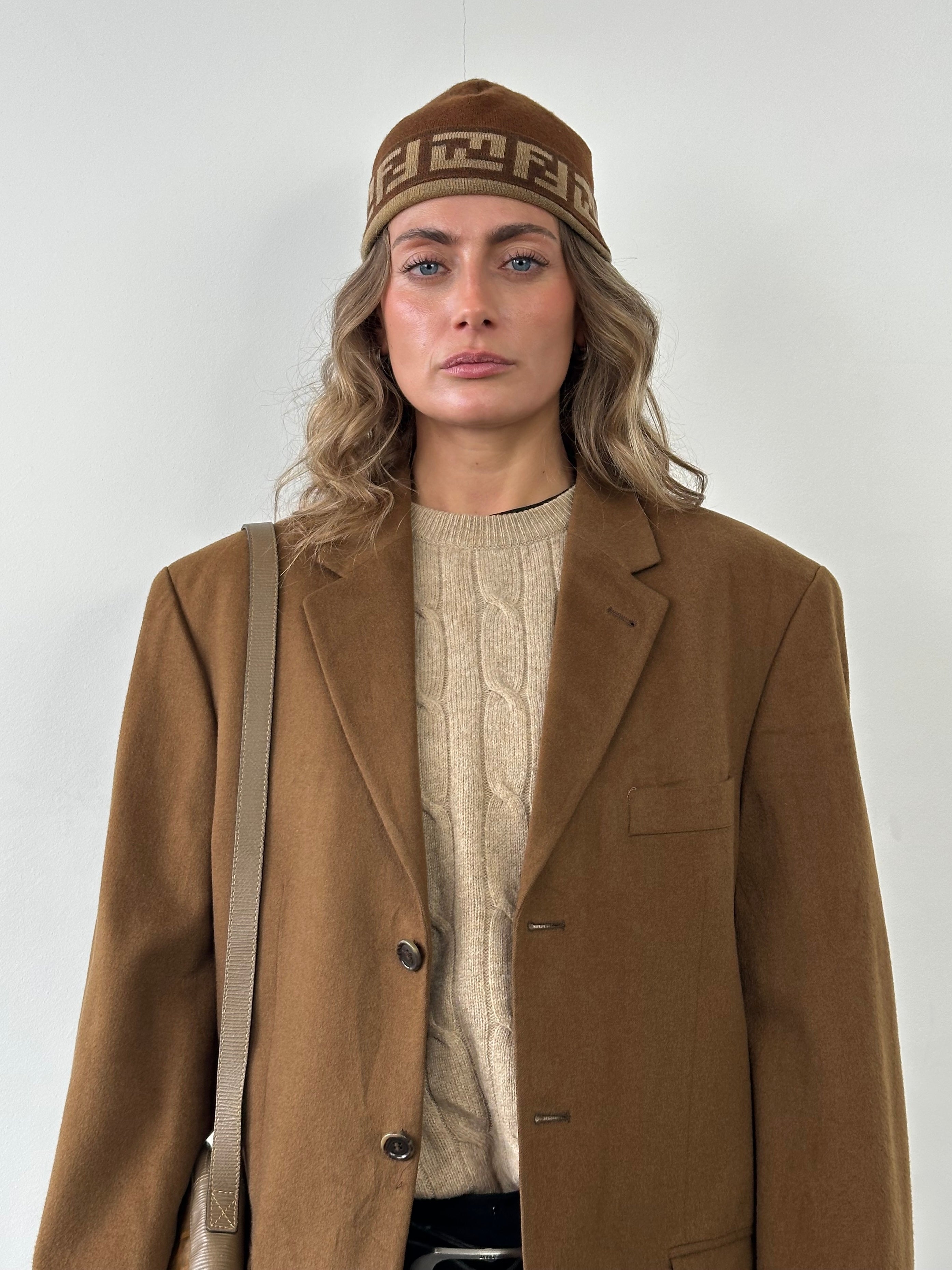 Vintage pure cashmere single-breasted blazer in XL/XXL, shown in classic style with tailored lapels and a smooth, luxurious fabric.