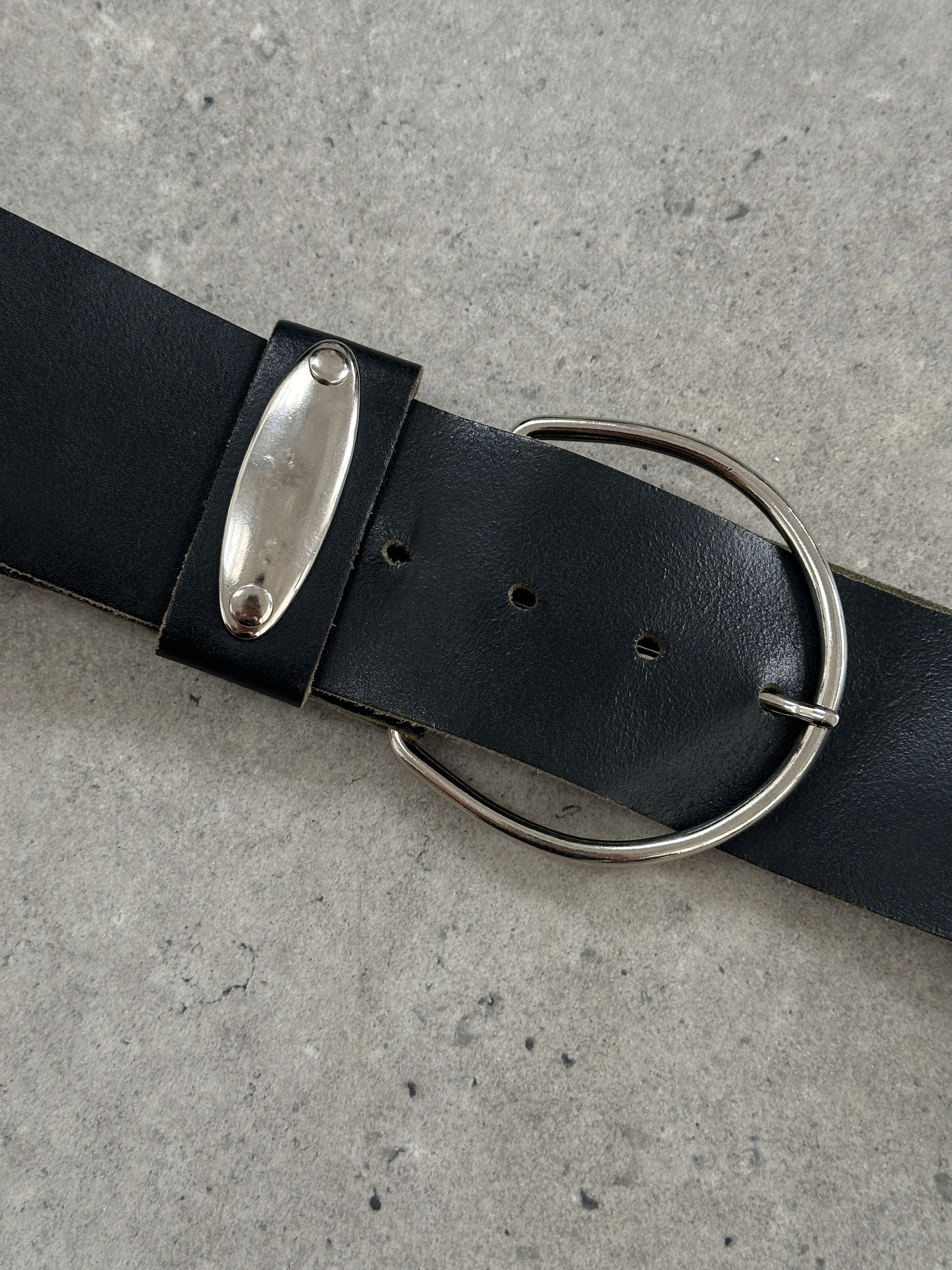 Vintage 1990s chunky leather belt in dark brown with brass buckle, adjustable W30-34 inches, vintage belt accessory.