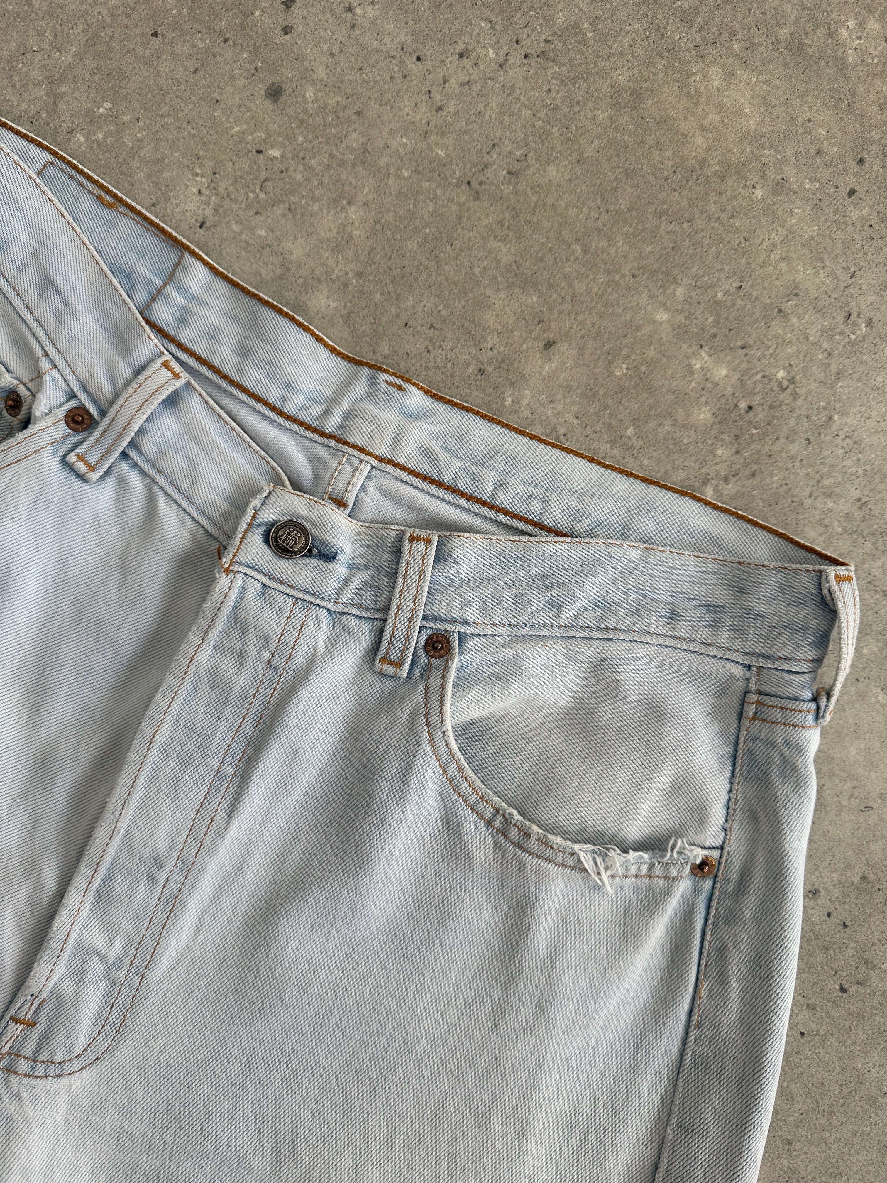 Levi’s 501 light wash straight leg denim jeans with belt loops and classic five-pocket design, size W30.