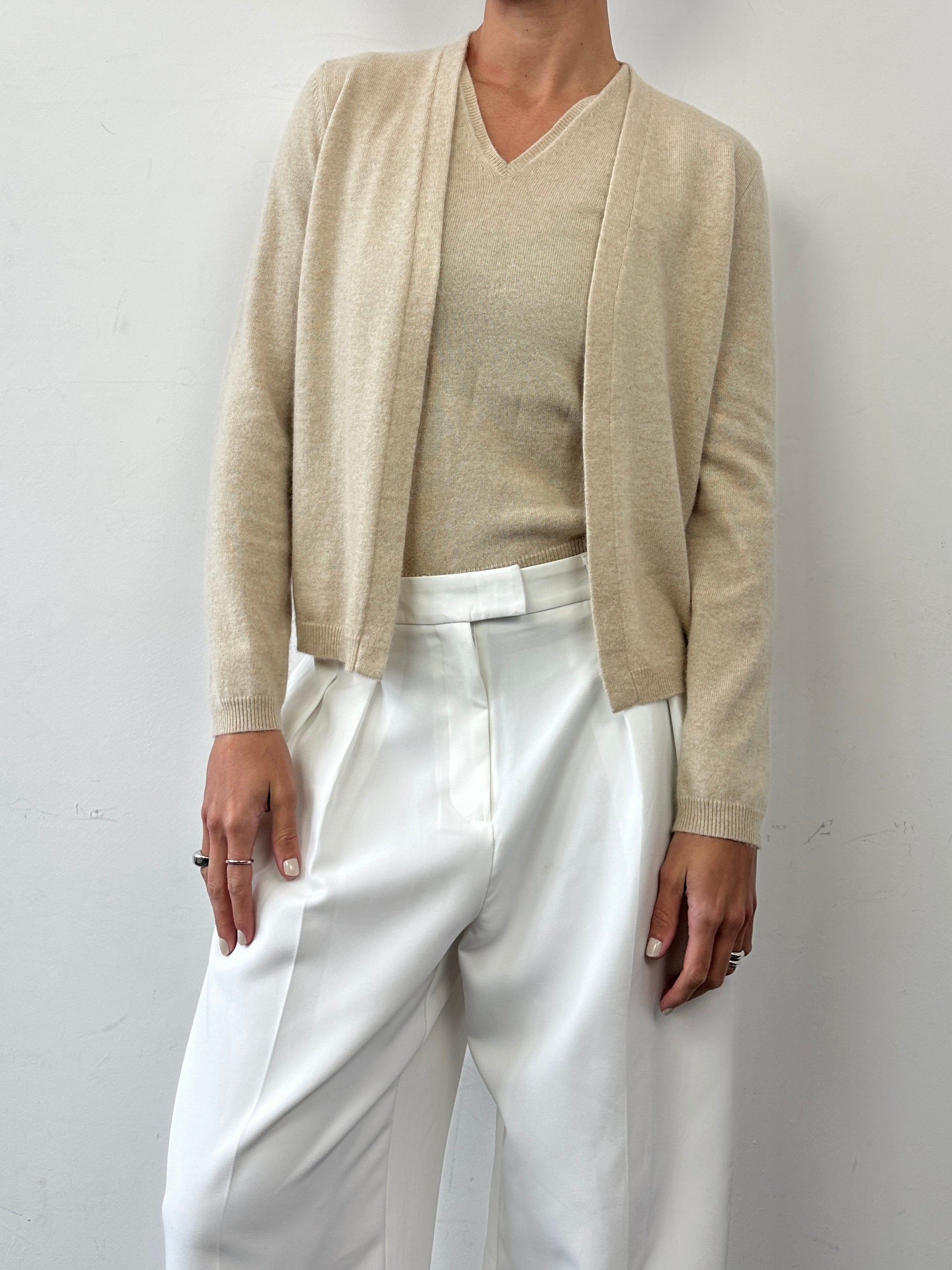 Max Mara pure cashmere two-piece vest and cardigan set in soft fabric, stylish and comfortable for versatile winter wear.