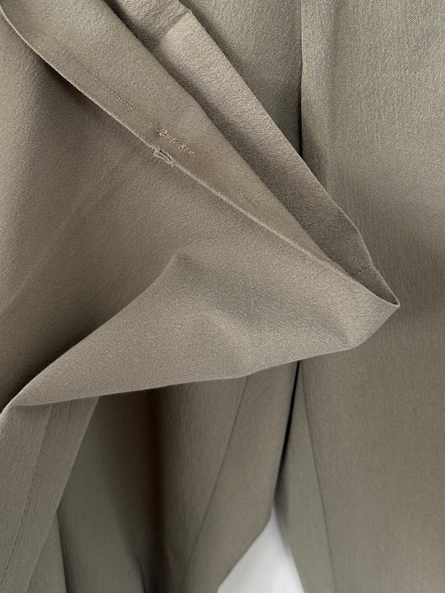 Vintage Italian tailored pleated straight-leg trousers in W34, featuring classic design and crisp pleats for a timeless look.