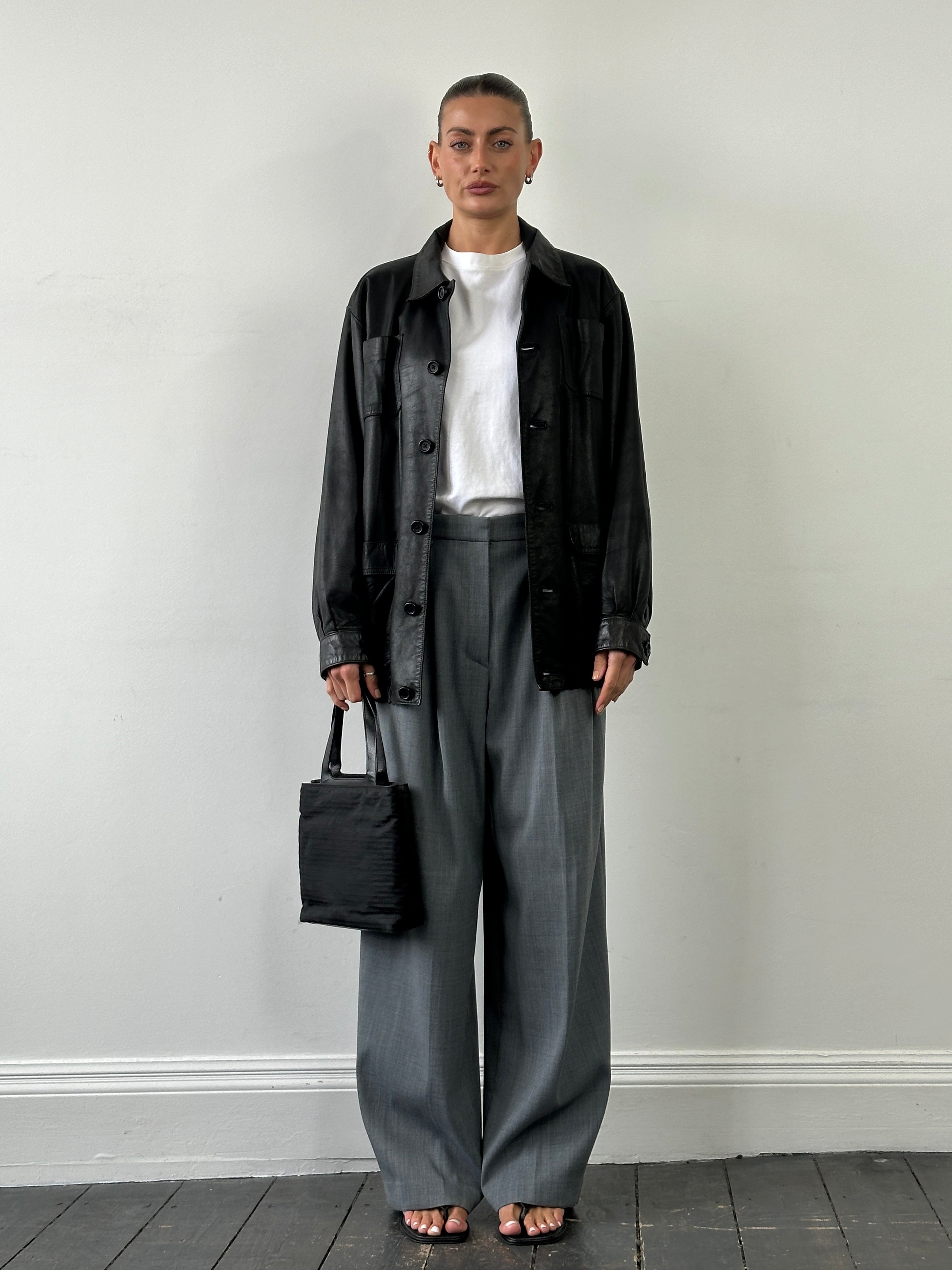 Vintage leather bomber jacket in XL with a minimal design, featuring classic styling and smooth leather material.