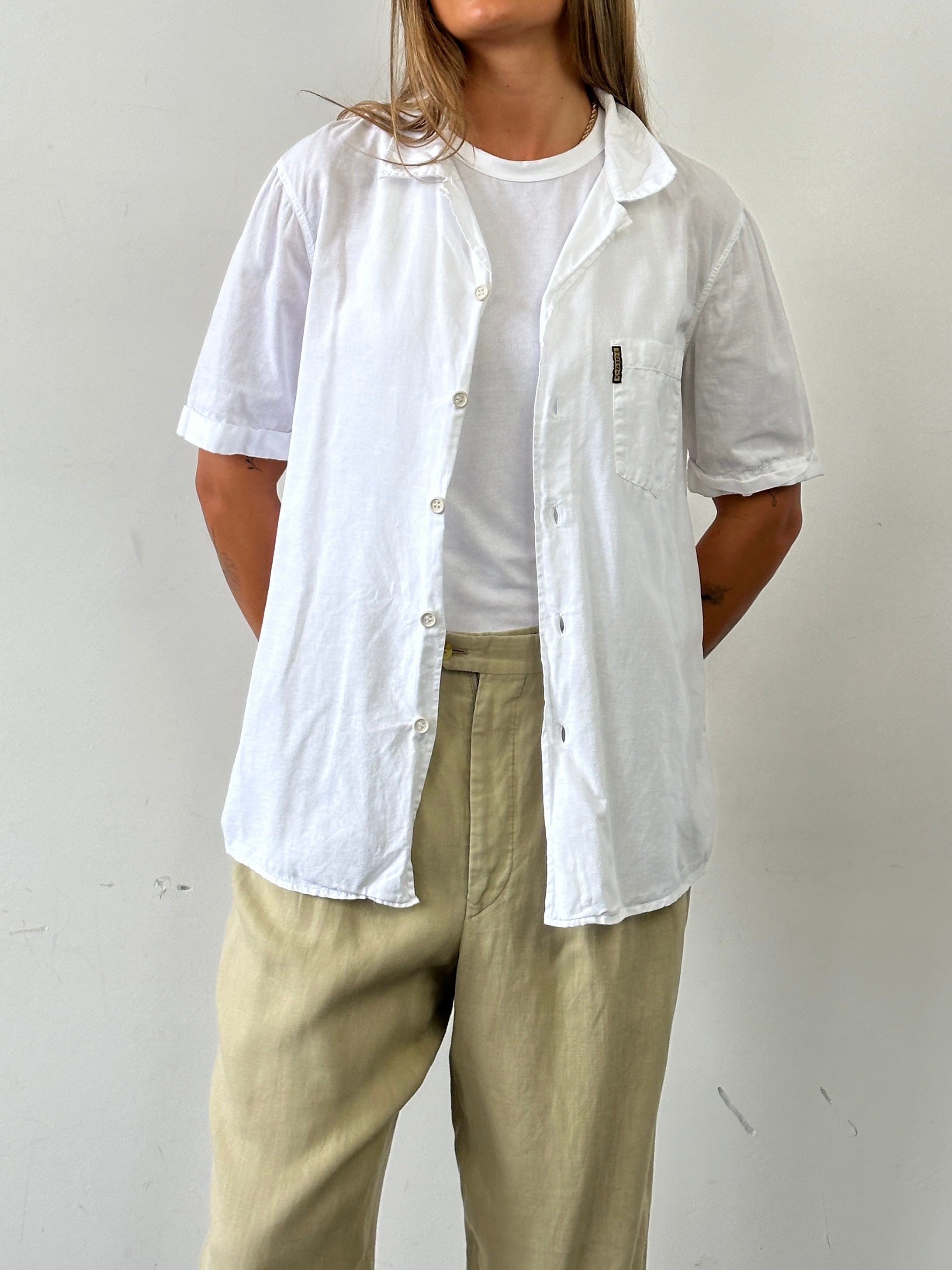 Armani Jeans cotton linen short sleeve logo shirt in size M/L, featuring a casual fit and branded logo on the chest.