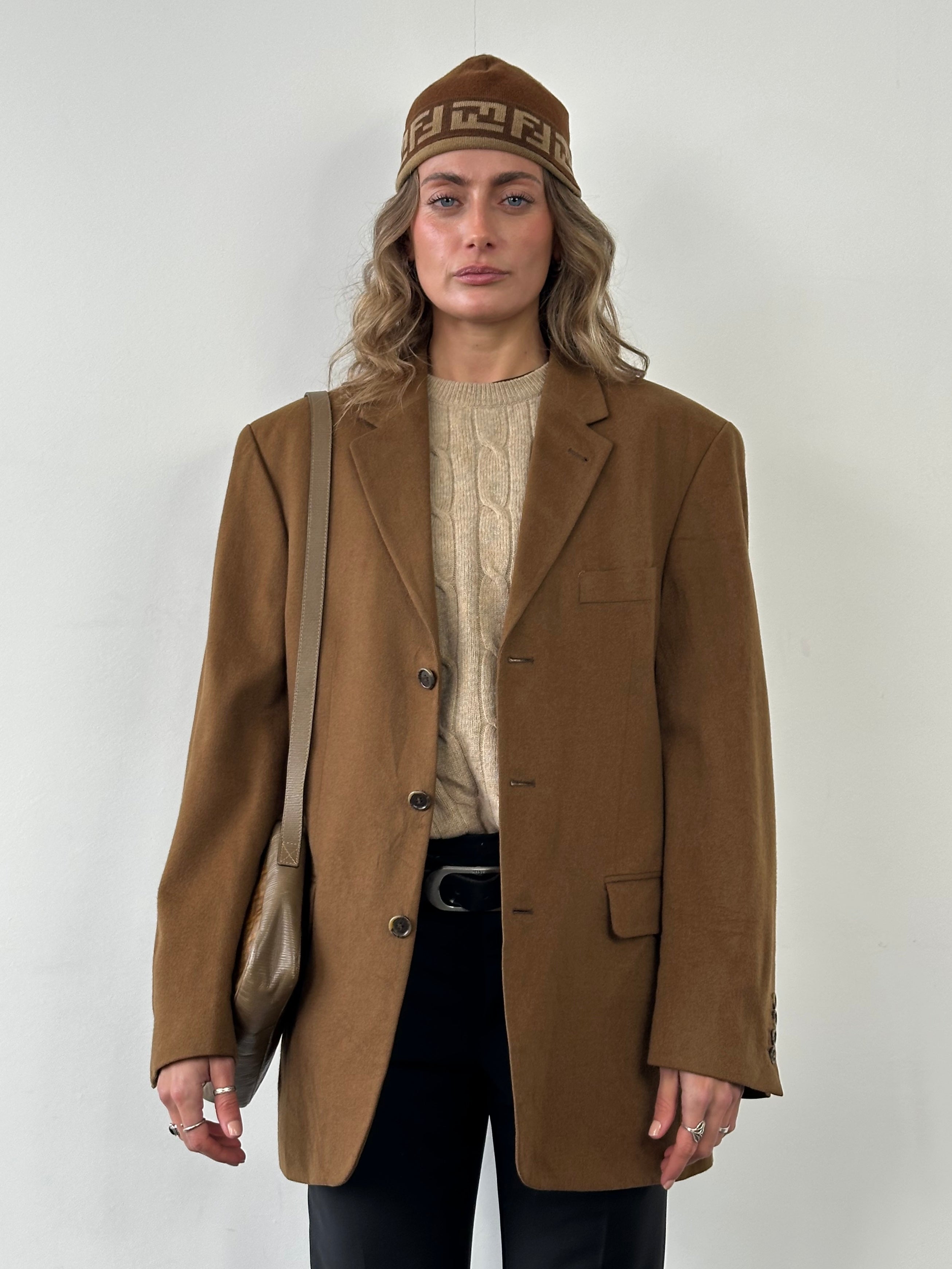 Vintage pure cashmere single-breasted blazer in XL/XXL, shown in a classic style with a tailored fit and rich fabric texture.