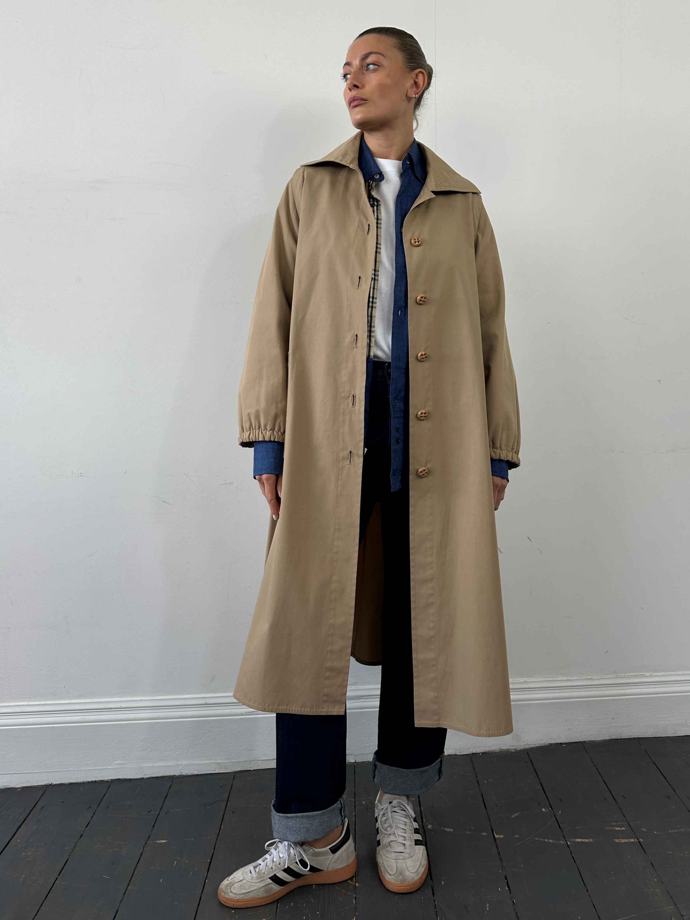Vintage A-Line cotton trench coat in beige with single-breasted front and classic collar, size M, lightweight and stylish.