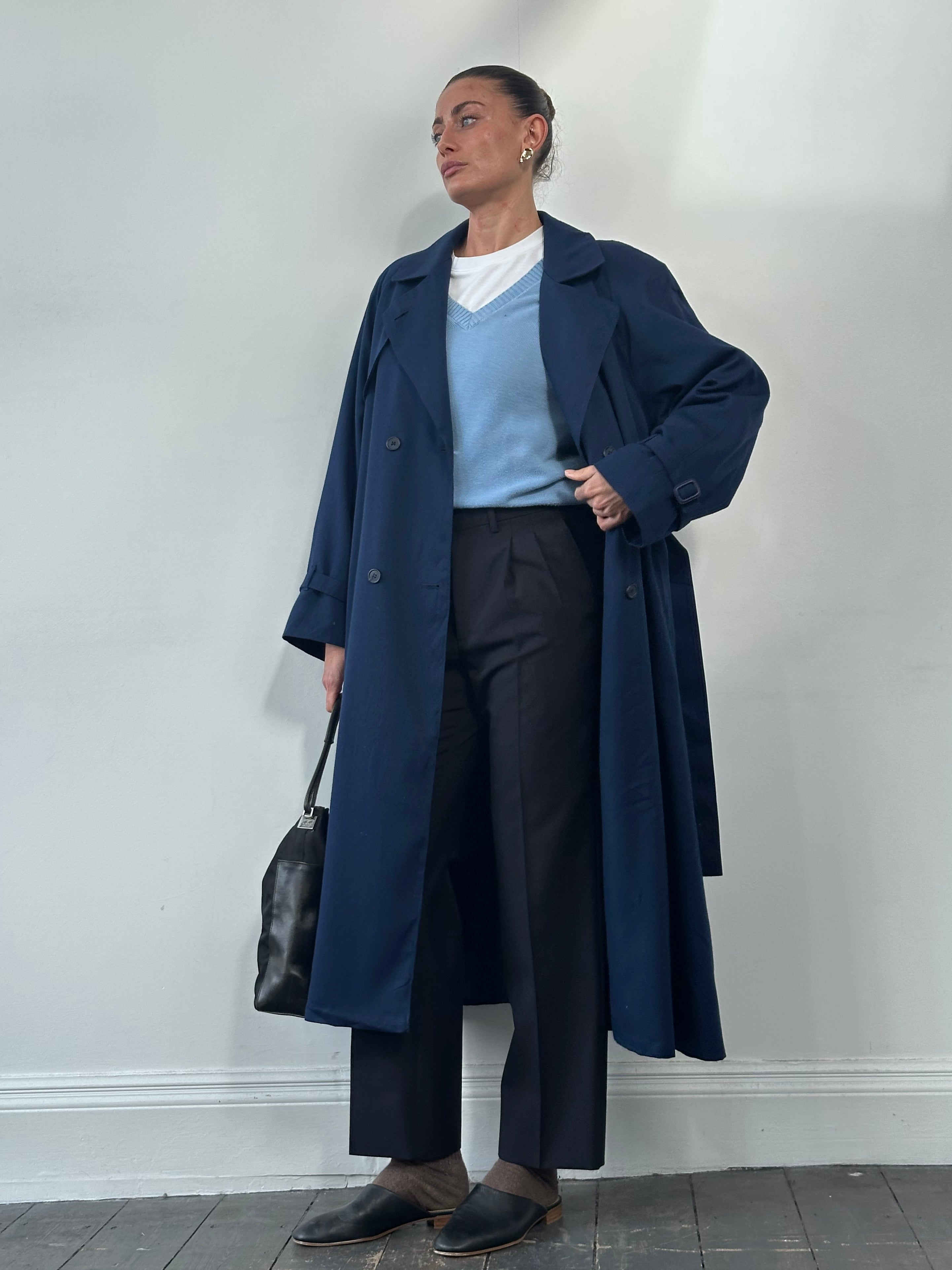 Vintage Italian wool tailored trousers in straight leg style, size W28, with classic vintage craftsmanship and fine fabric.