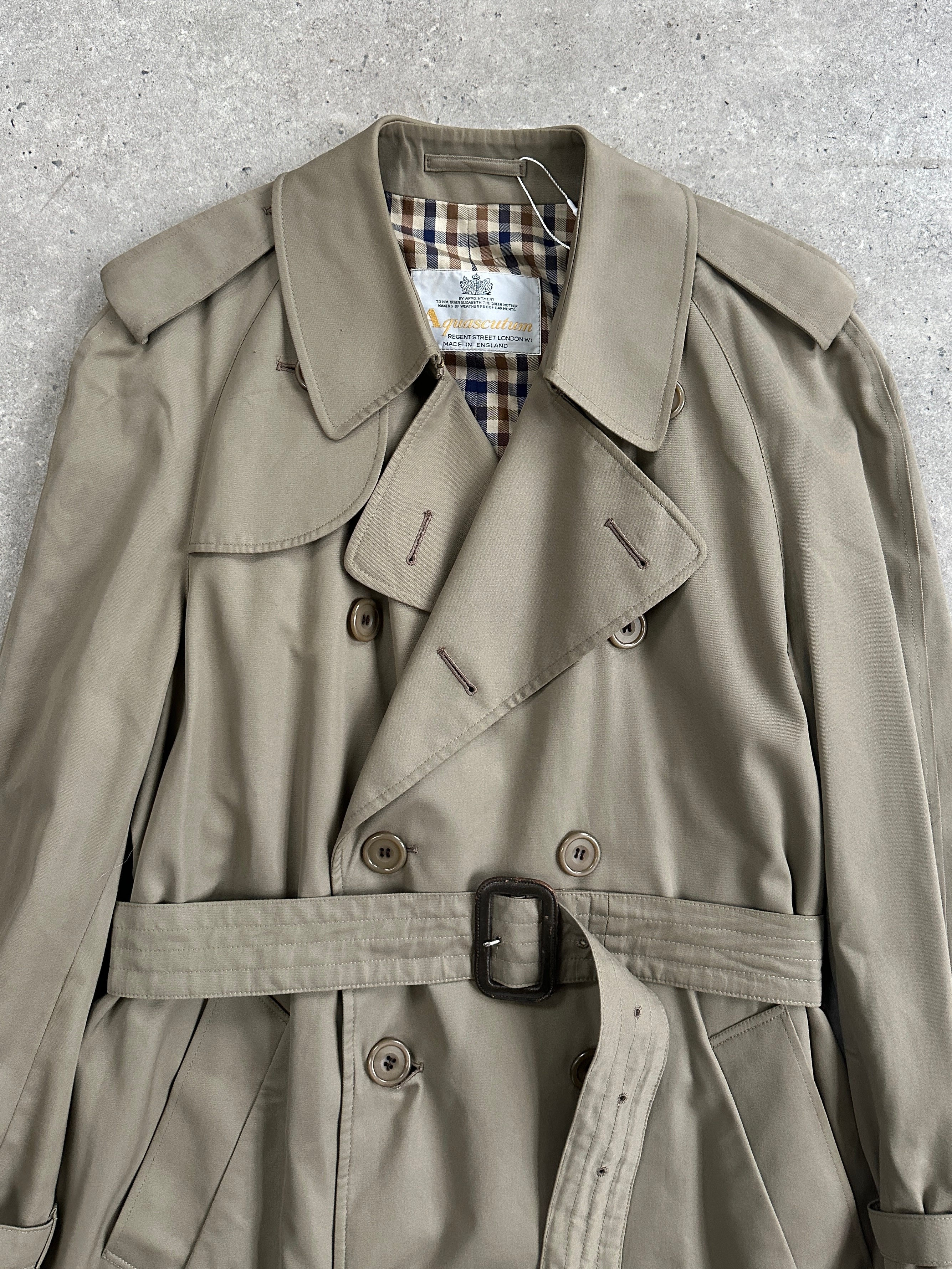 Aquascutum pure cotton double-breasted belted trench coat in size XL, featuring classic design and neutral color.