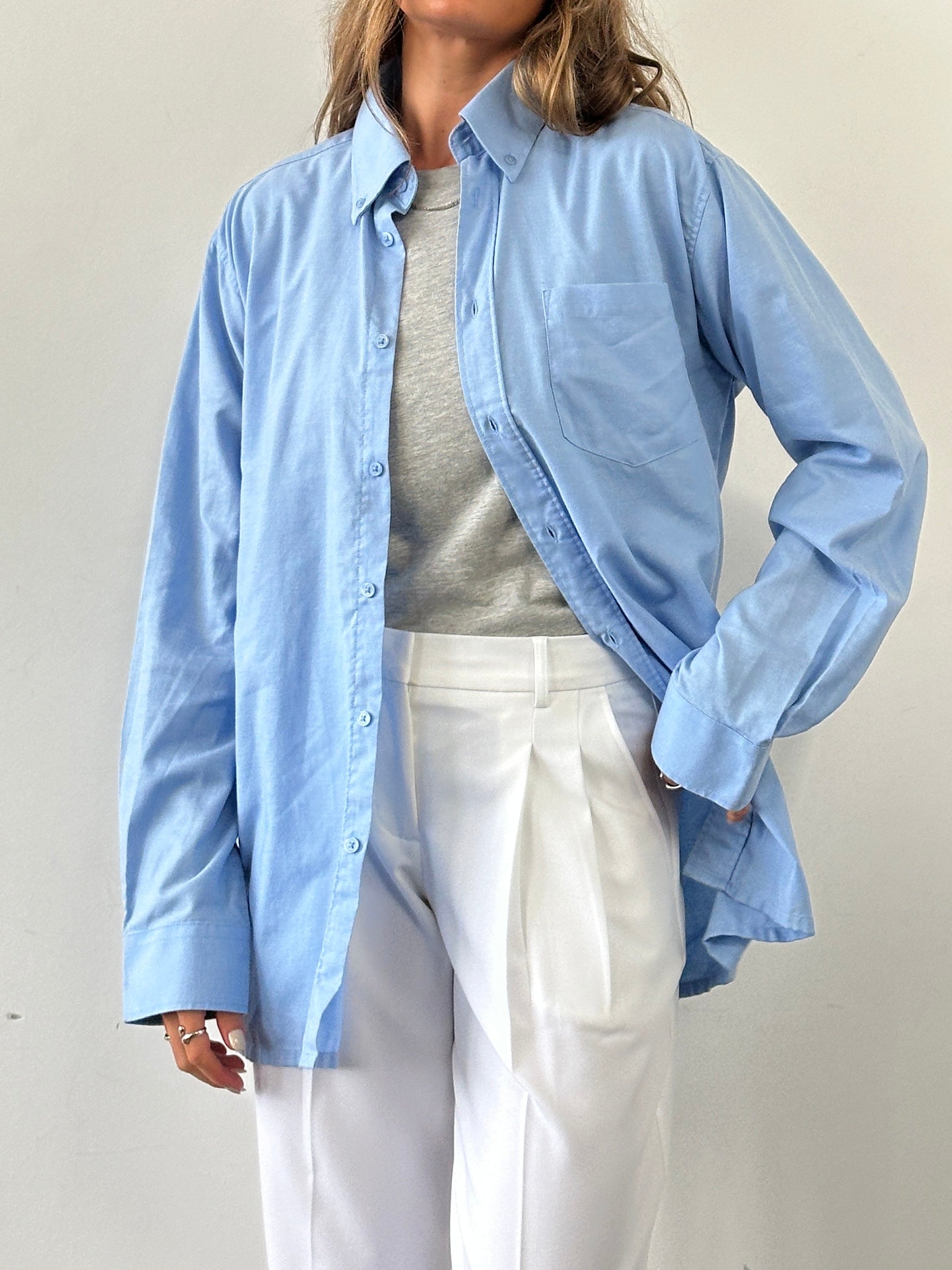 Dickies cotton shirt in size large/X-large, featuring a casual button-up design in durable fabric.