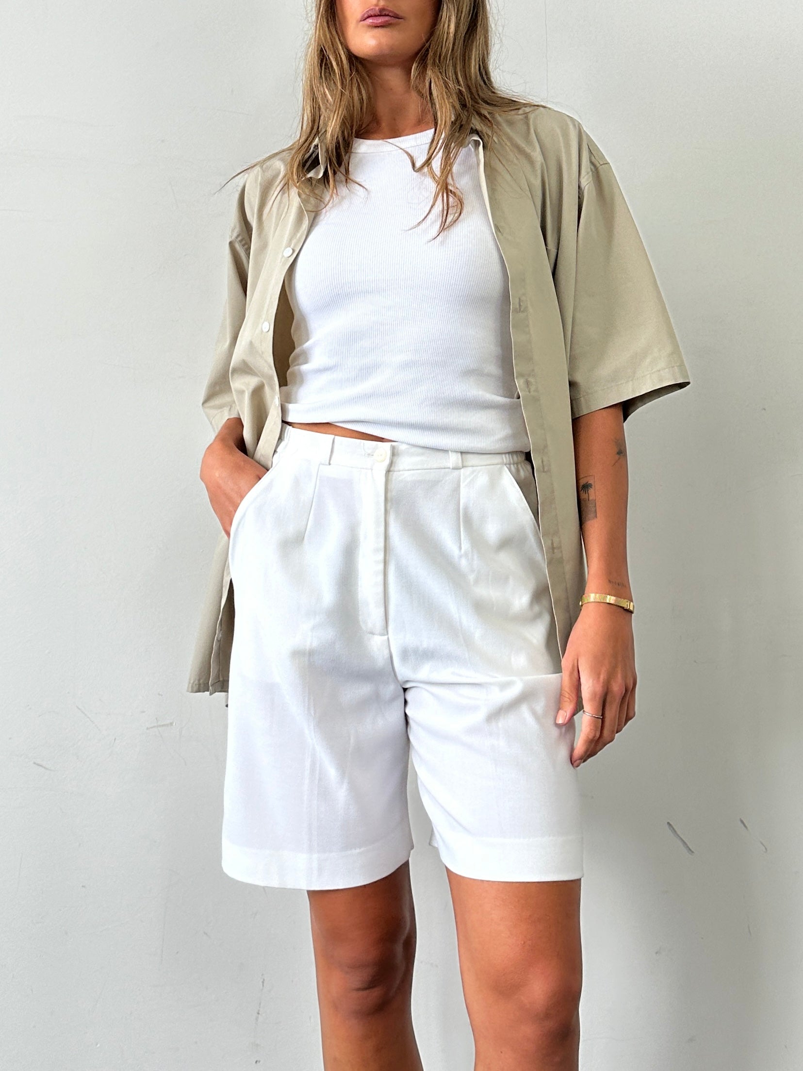 Vintage brand pleated Bermuda shorts in size W26-28, featuring a retro style with a comfortable, relaxed fit.