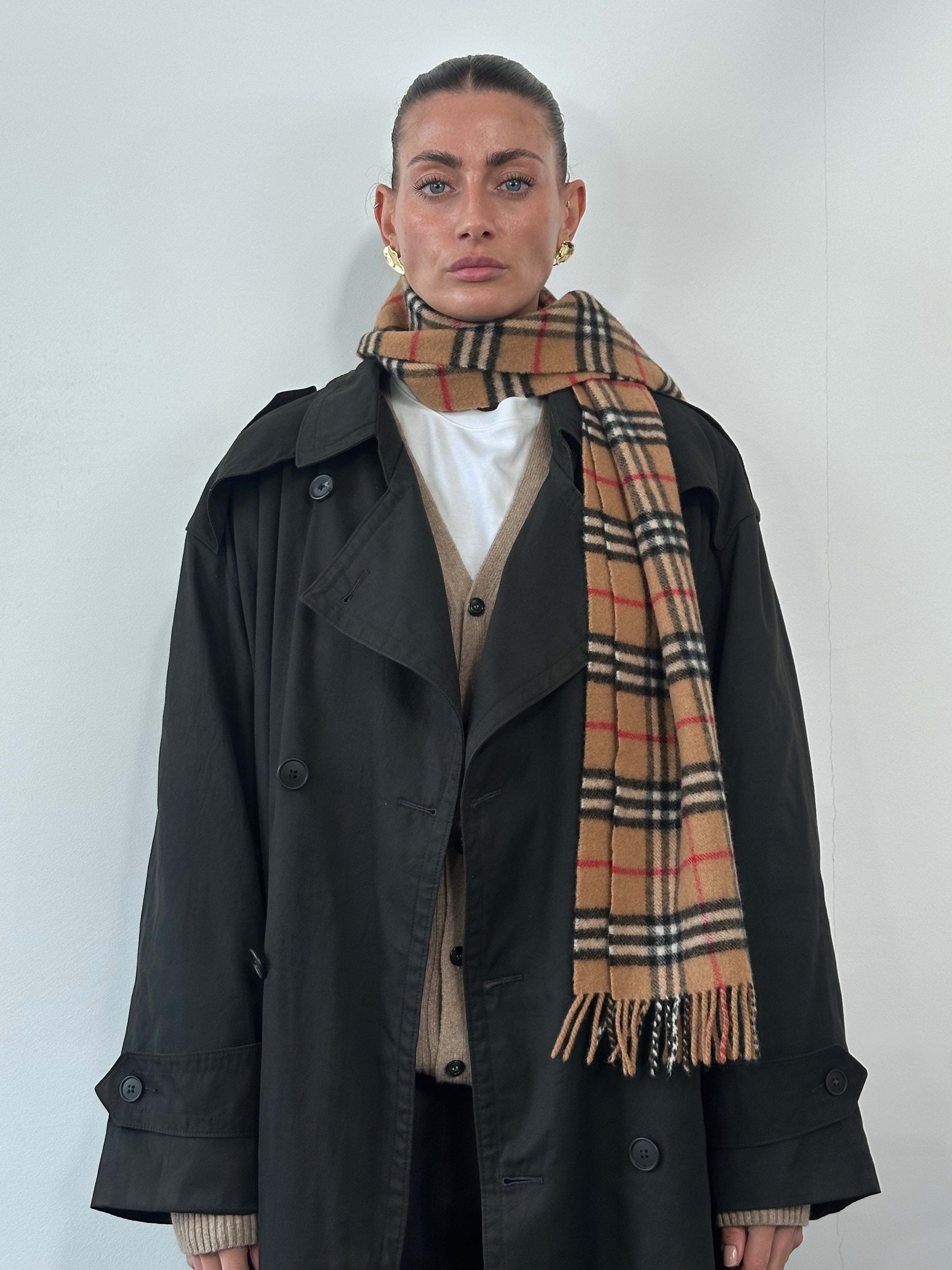 Christian Dior Monsieur double-breasted trench coat in XL, stylish men's coat with classic design and beige fabric.
