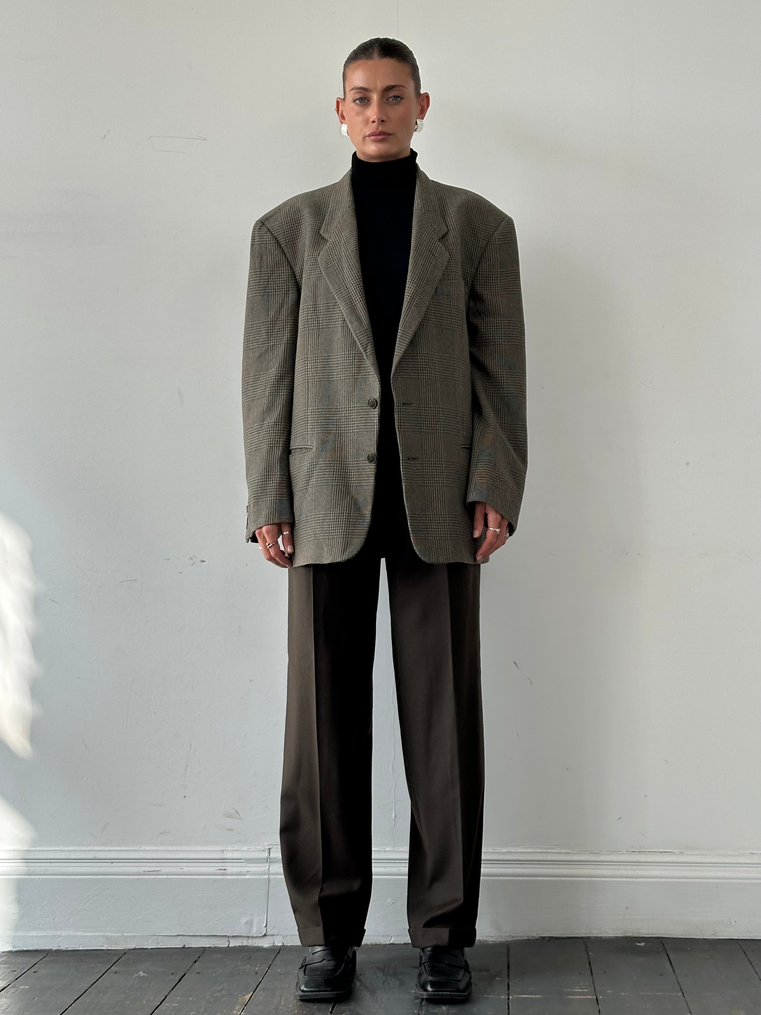 Vintage Italian vintage brushed wool straight leg trousers in size W30, featuring classic design and neutral color.