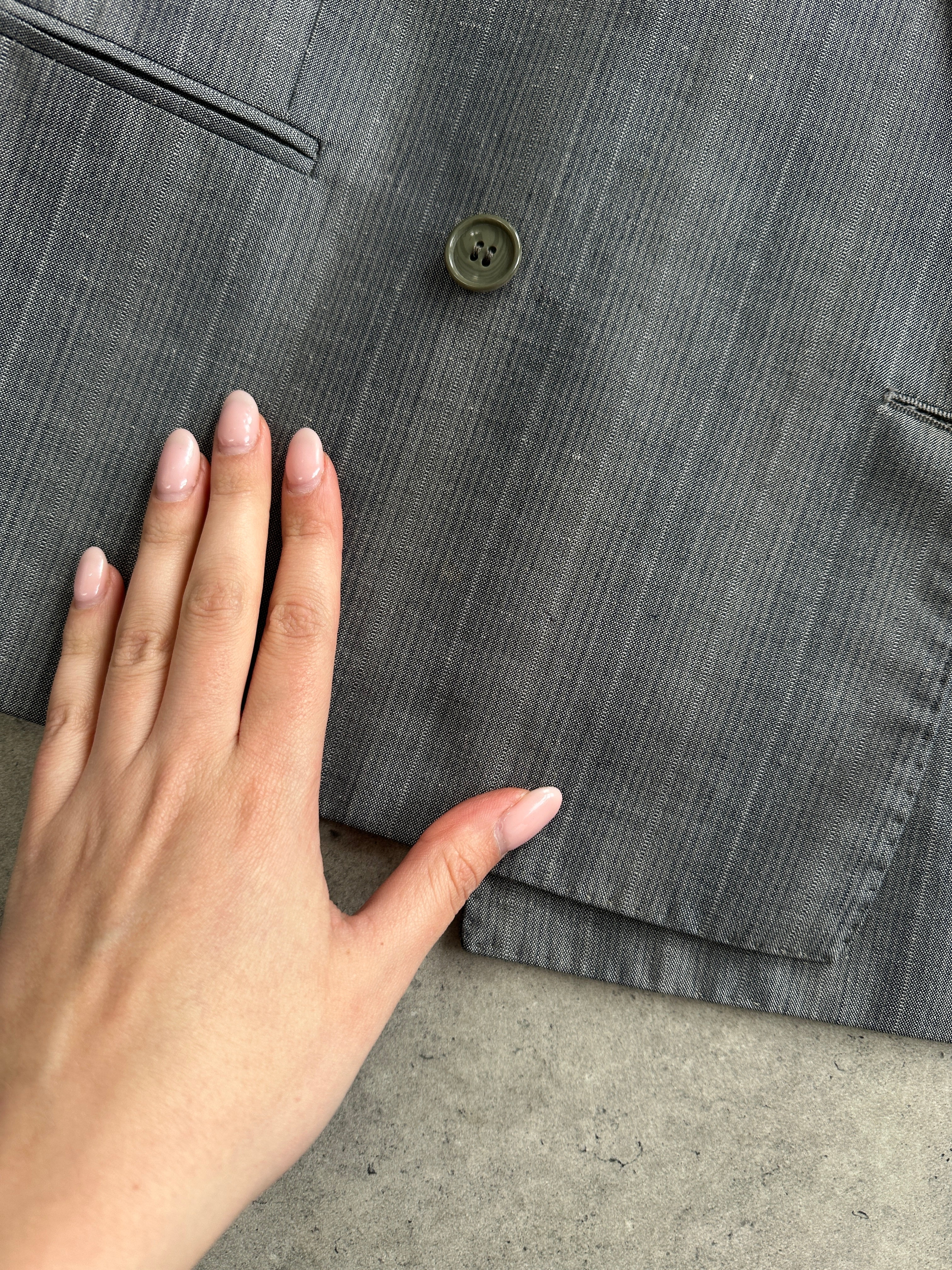 Italian vintage boxy wool blazer with double-breasted design in size L/XL, featuring classic tailored style and textured fabric.