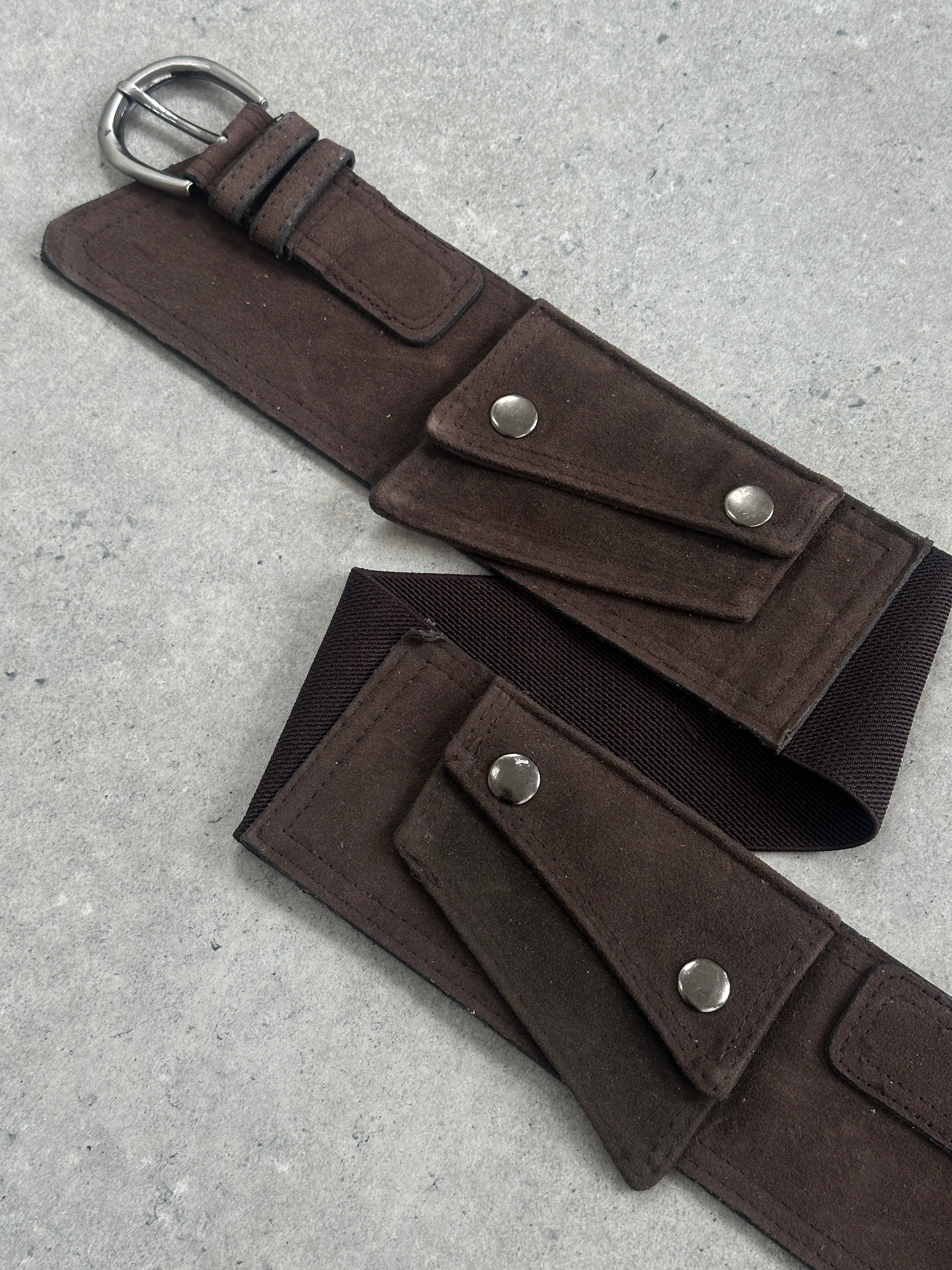 Vintage 2000s belt bag in XS-M size, featuring a classic design with adjustable strap and compact style.
