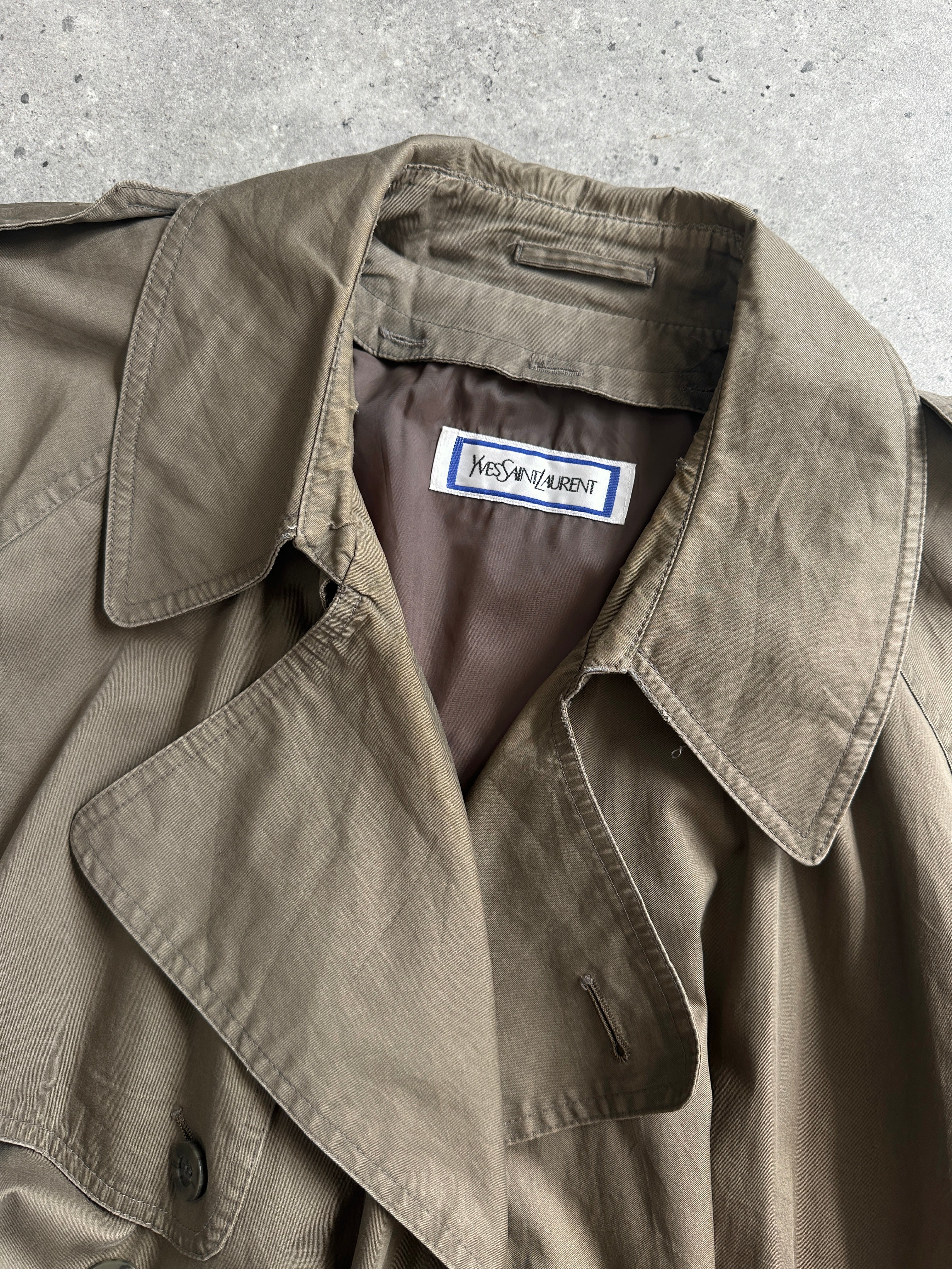 Yves Saint Laurent Pour Homme double-breasted cotton trench coat in XXL with belt, classic design and tailored fit.