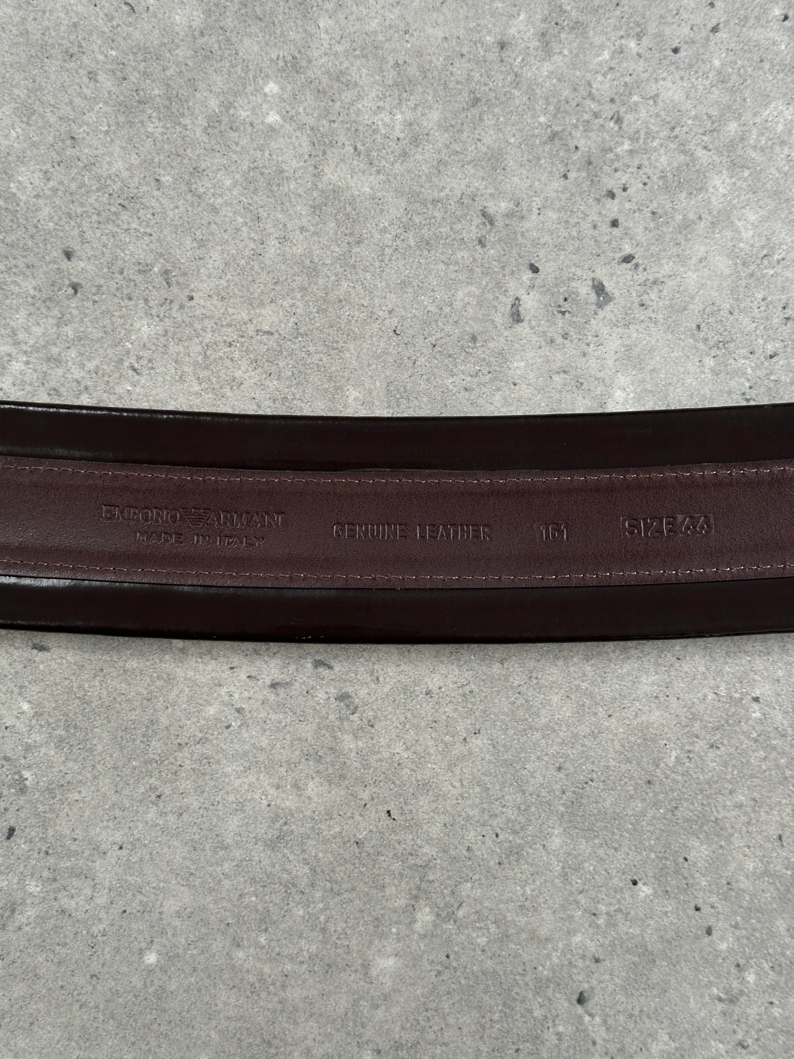 Emporio Armani leather D-ring belt in W32-36 with metal D-ring buckle, stylish accessory for men.