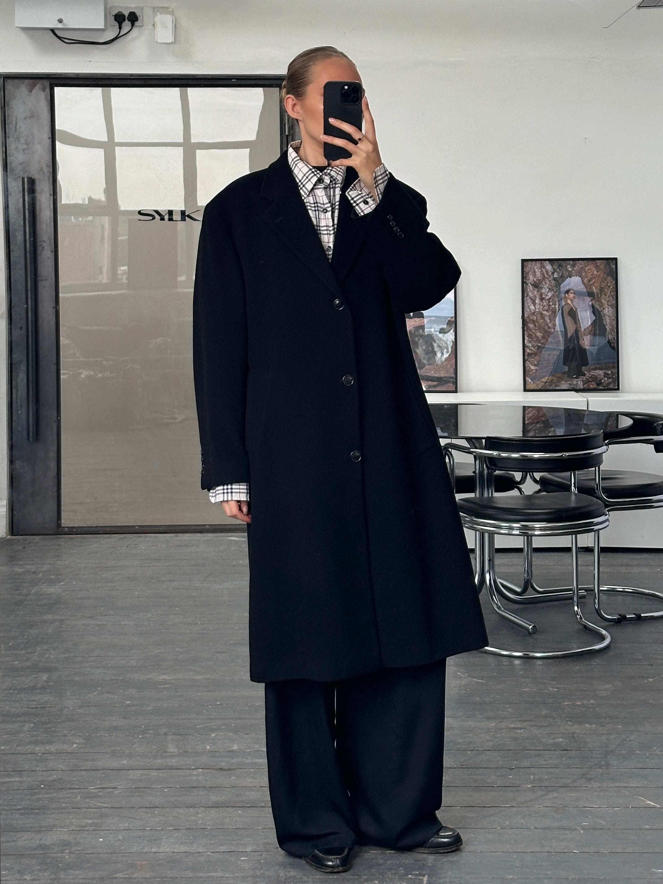 Vintage 1990s wool single-breasted coat in XL size, classic vintage coat with tailored fit and timeless style.