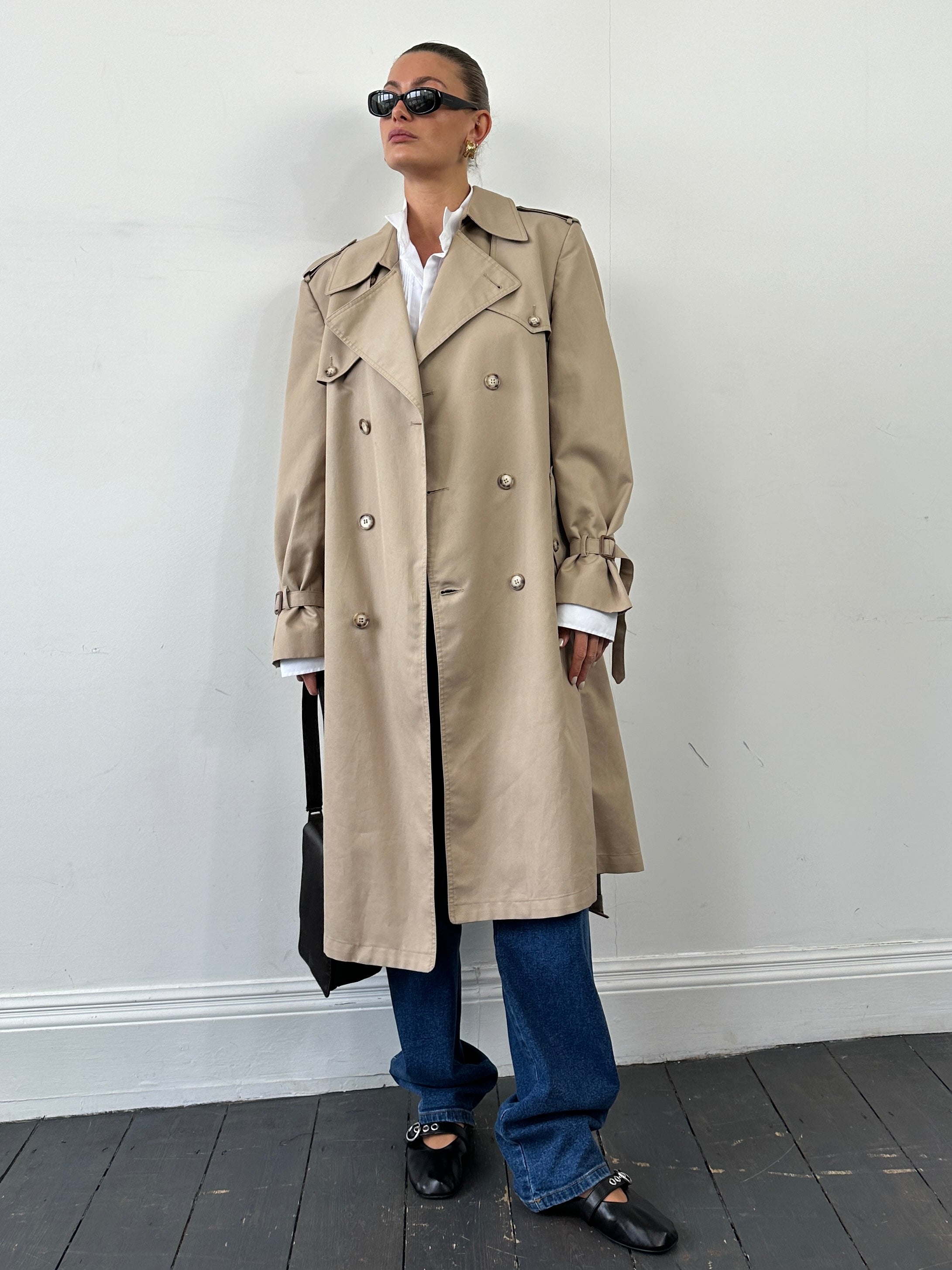 Christian Dior Monsieur double-breasted belted trench coat in size L/XL, featuring classic design and tailored fit.