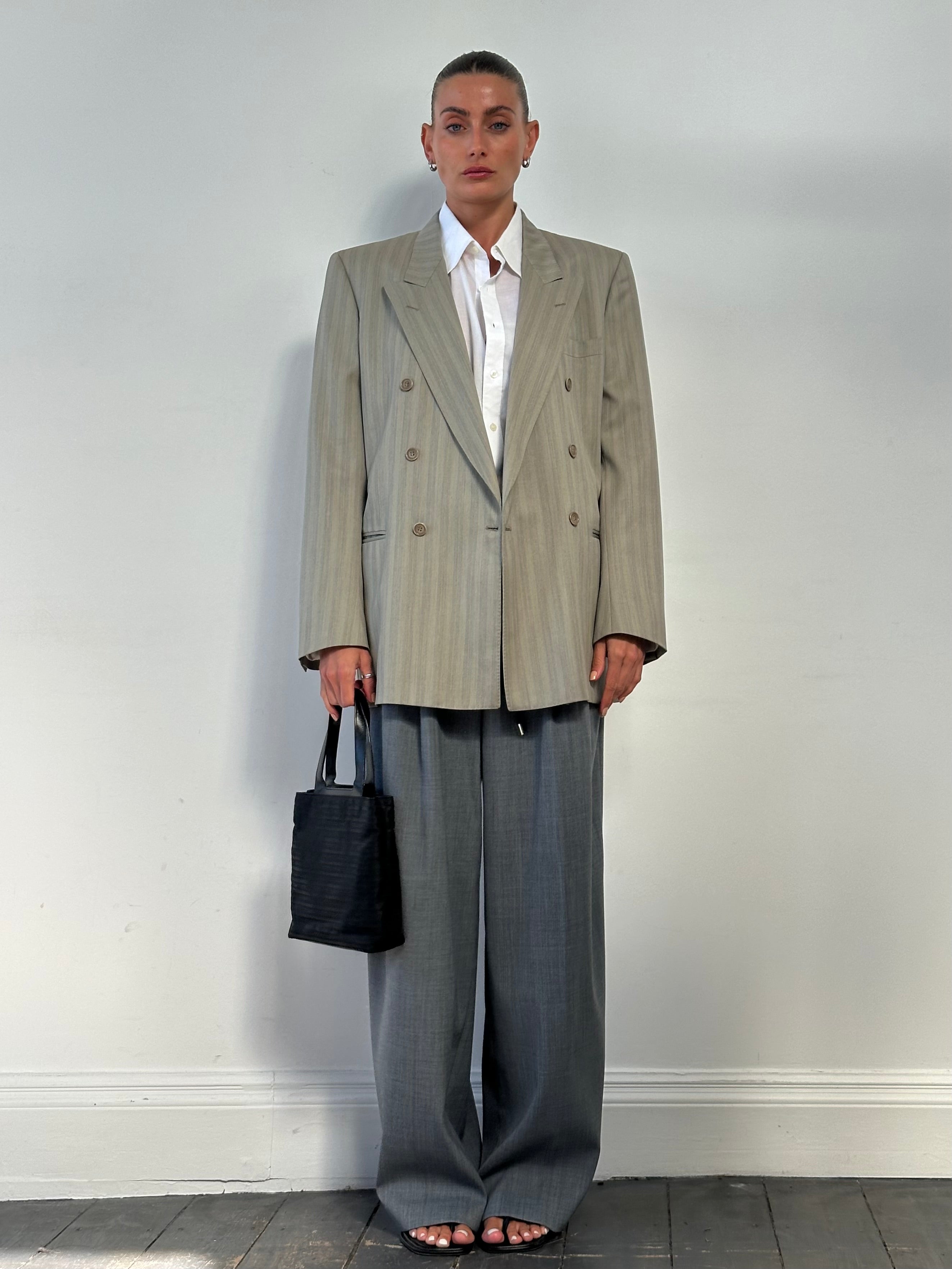 Vintage Italian vintage pure wool double-breasted blazer in size L, featuring classic tailoring and textured fabric.