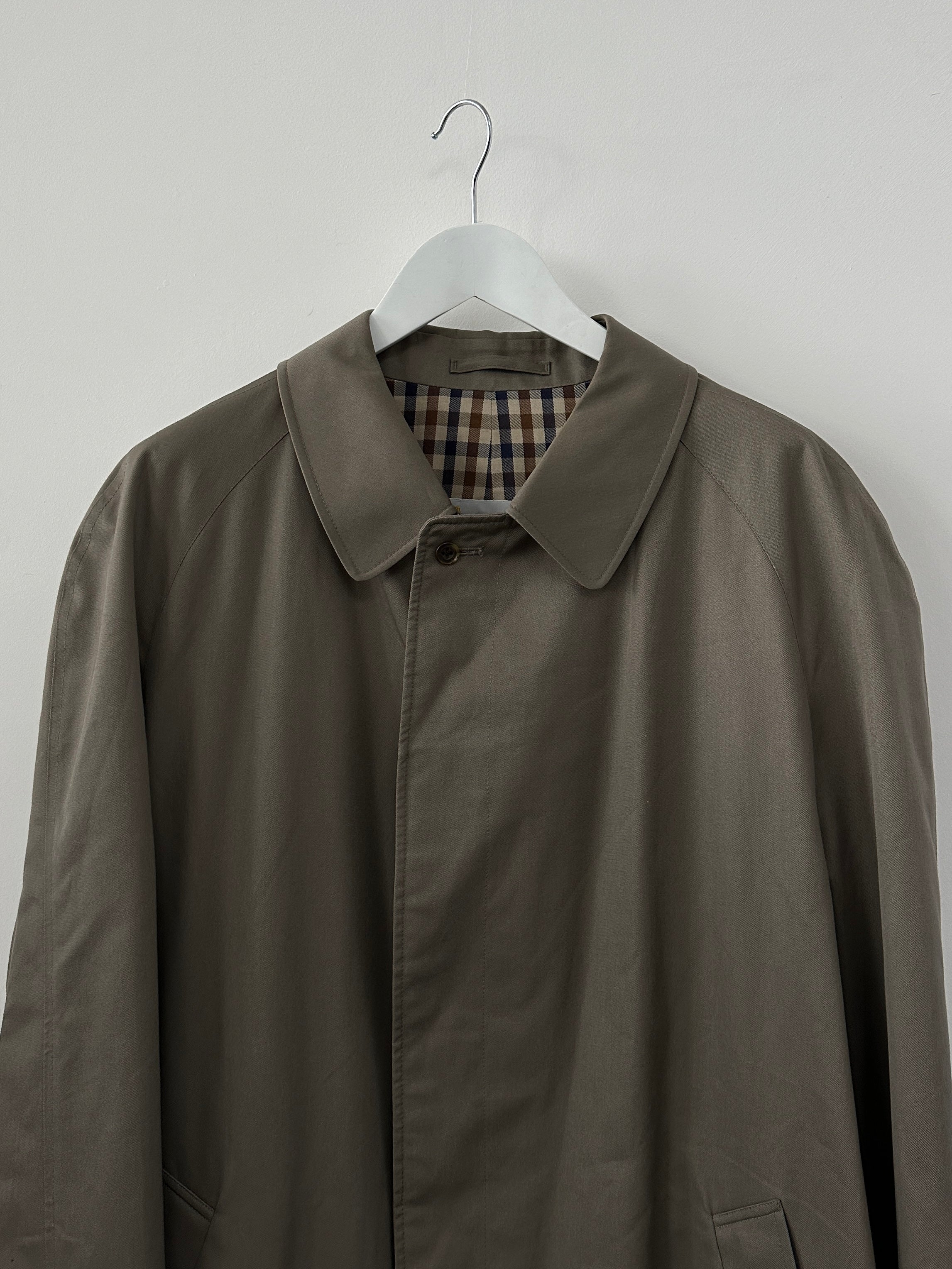Aquascutum cotton trench coat with concealed placket in XL size, featuring classic design and durable fabric.