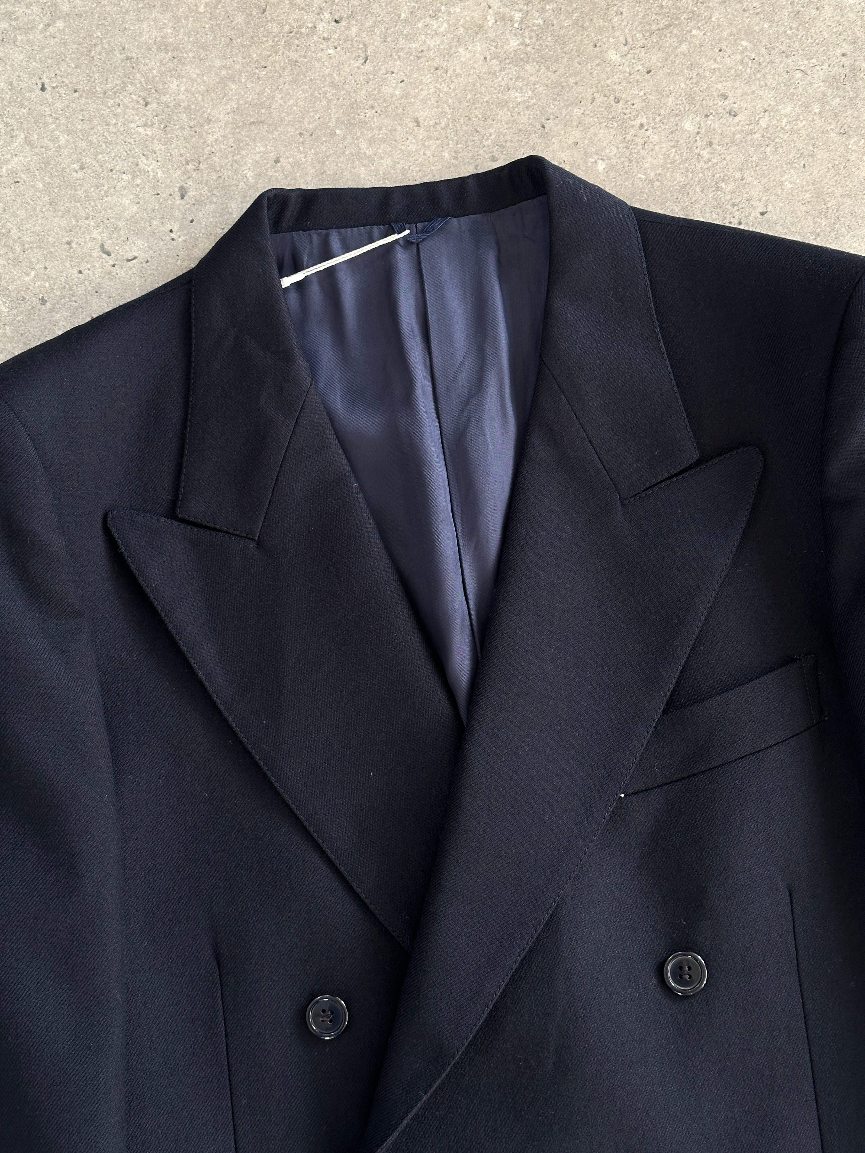 Vintage Italian double-breasted pure wool blazer in size M, featuring classic tailored design and elegant craftsmanship.