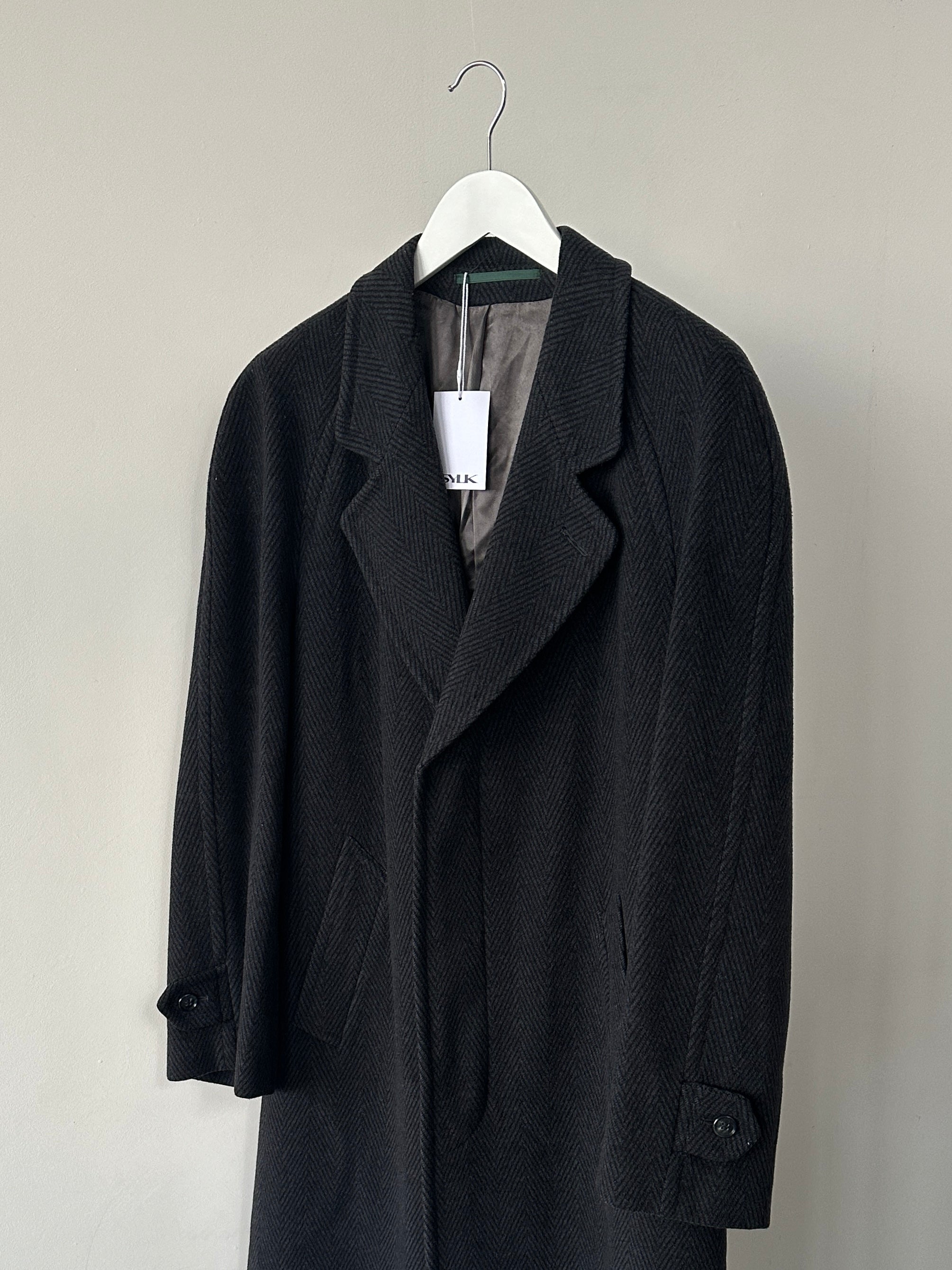 Vintage British wool and cashmere herringbone coat with concealed placket in size XL, stylish and warm outerwear.