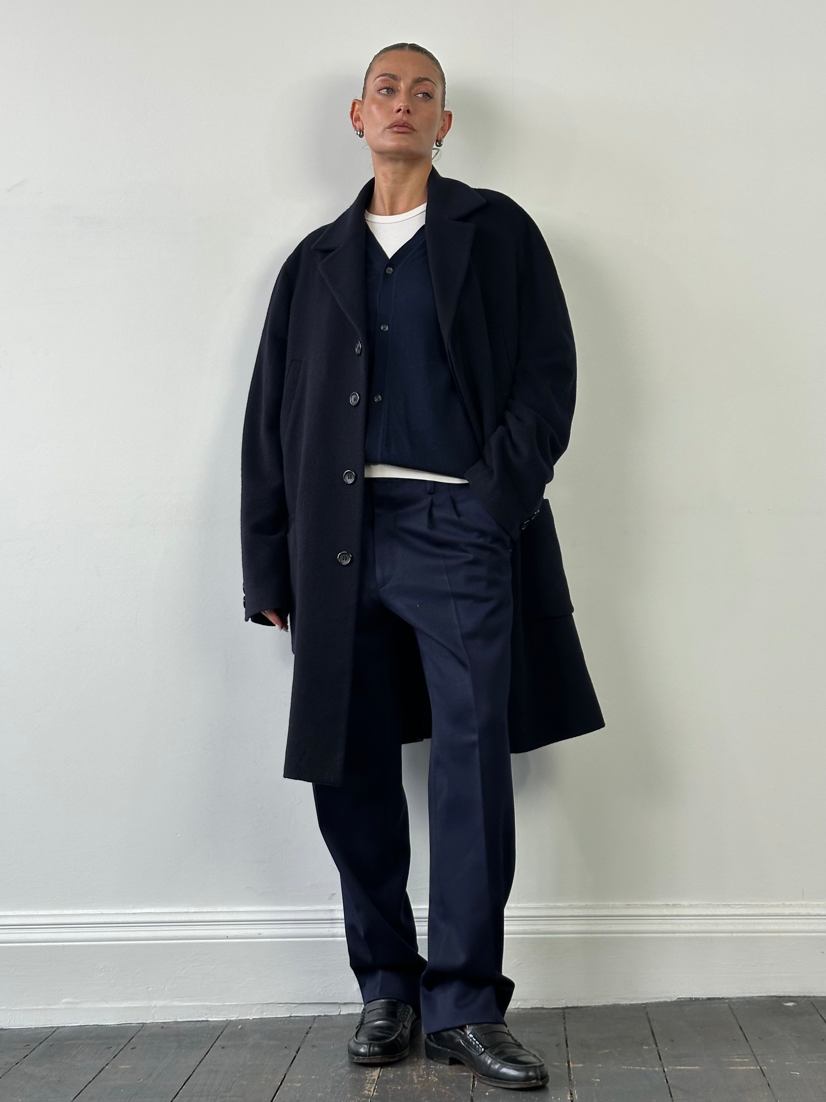Vintage Italian vintage pure wool tailored trousers in size W32, showing the classic fit and refined fabric details.