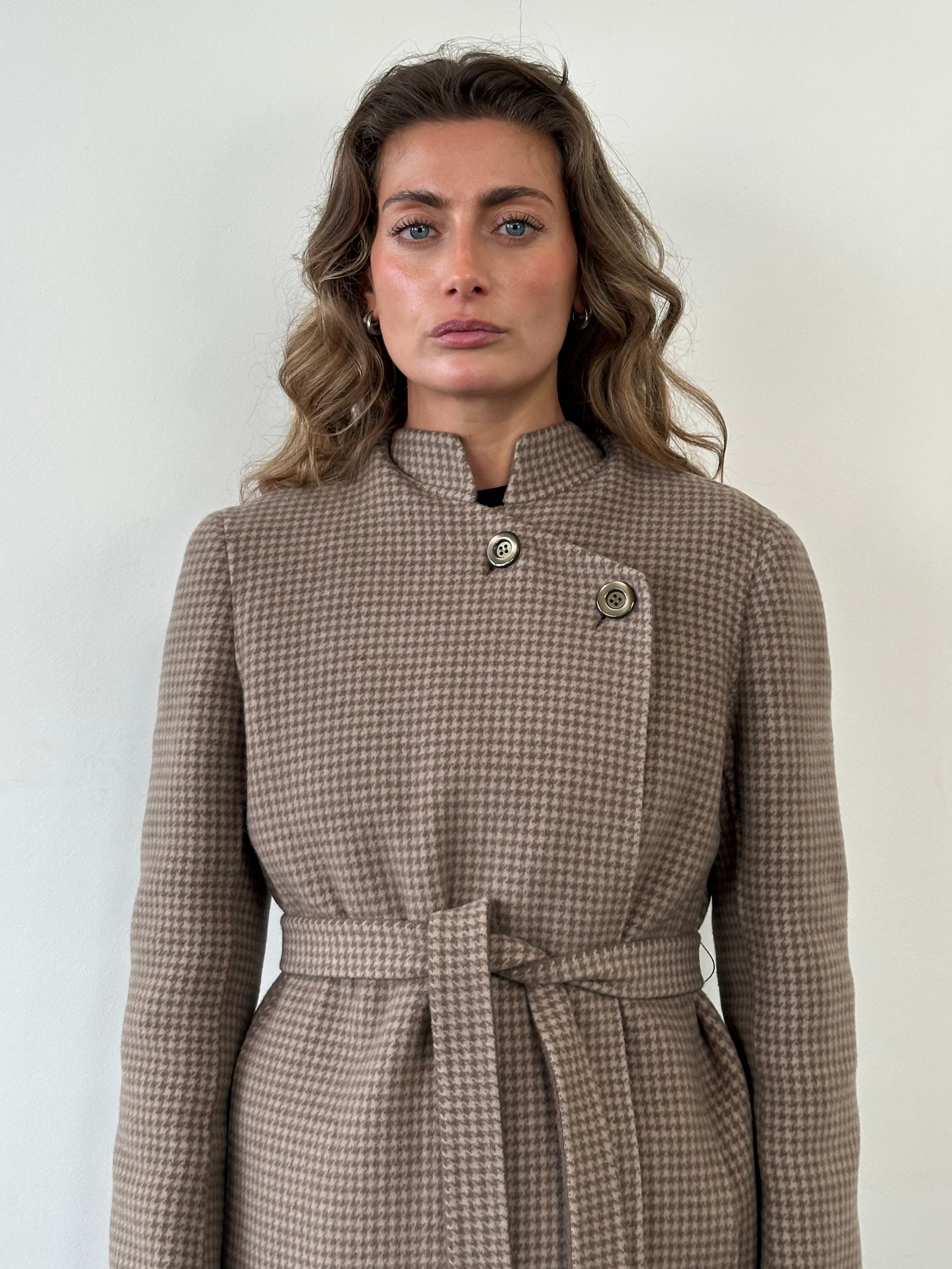 Vintage Italian vintage wool reversible belted coat, stylish outerwear with classic design and warm fabric, size M.
