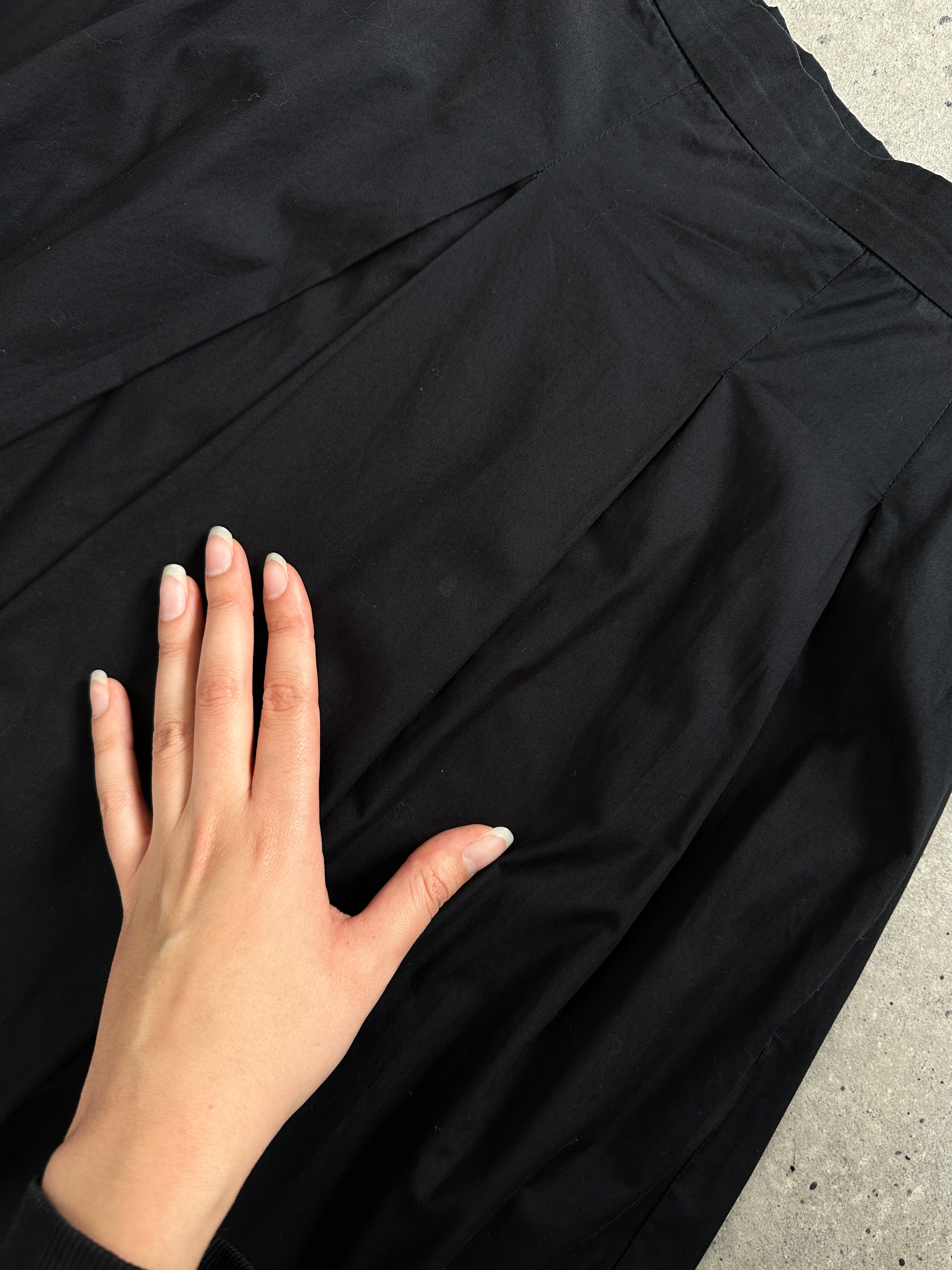 Max Mara Studio pure cotton pleated maxi skirt in W28, featuring a flowing design and elegant pleats.