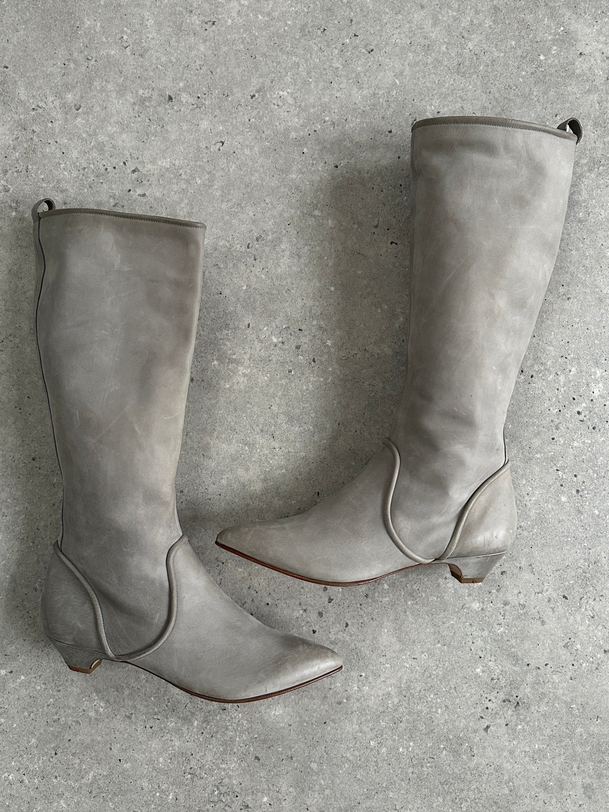 Vintage Italian vintage nubuck leather knee boots, UK 3.5 / EUR 4.5, featuring classic design and durable construction.