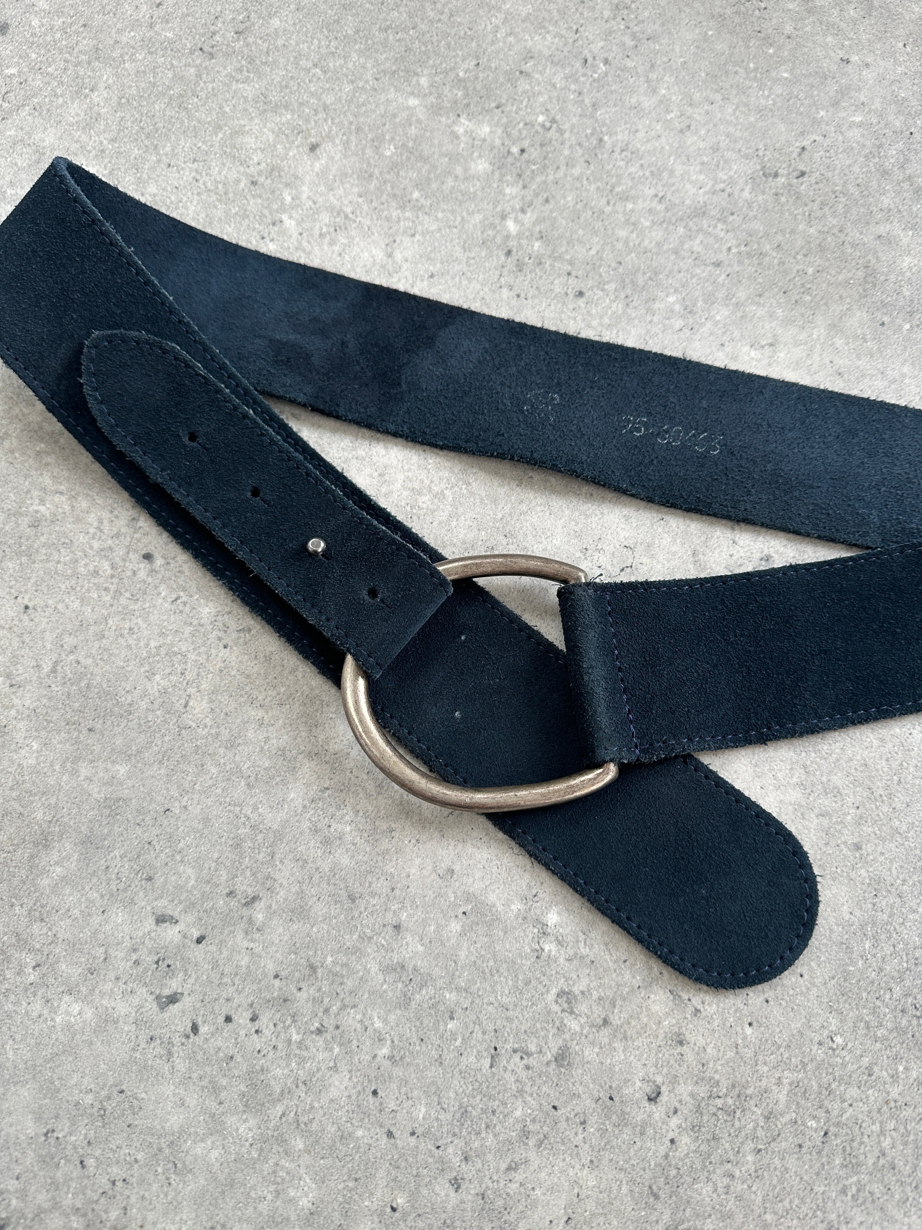 Vintage 1990s D-ring suede belt in tan with adjustable length, showcasing classic retro style and textured suede material.