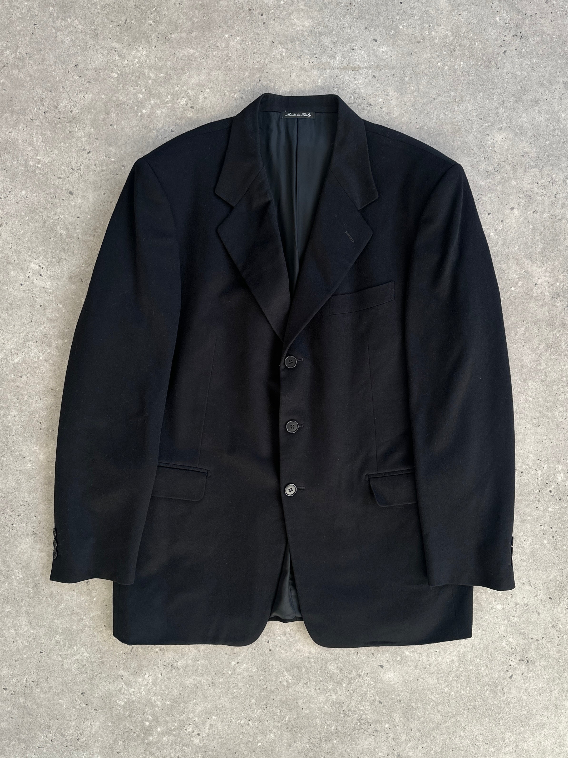 Pal Zileri x Loro Piana wool and cashmere single-breasted blazer in size 42R/XL, tailored fit with classic lapel and button closure.
