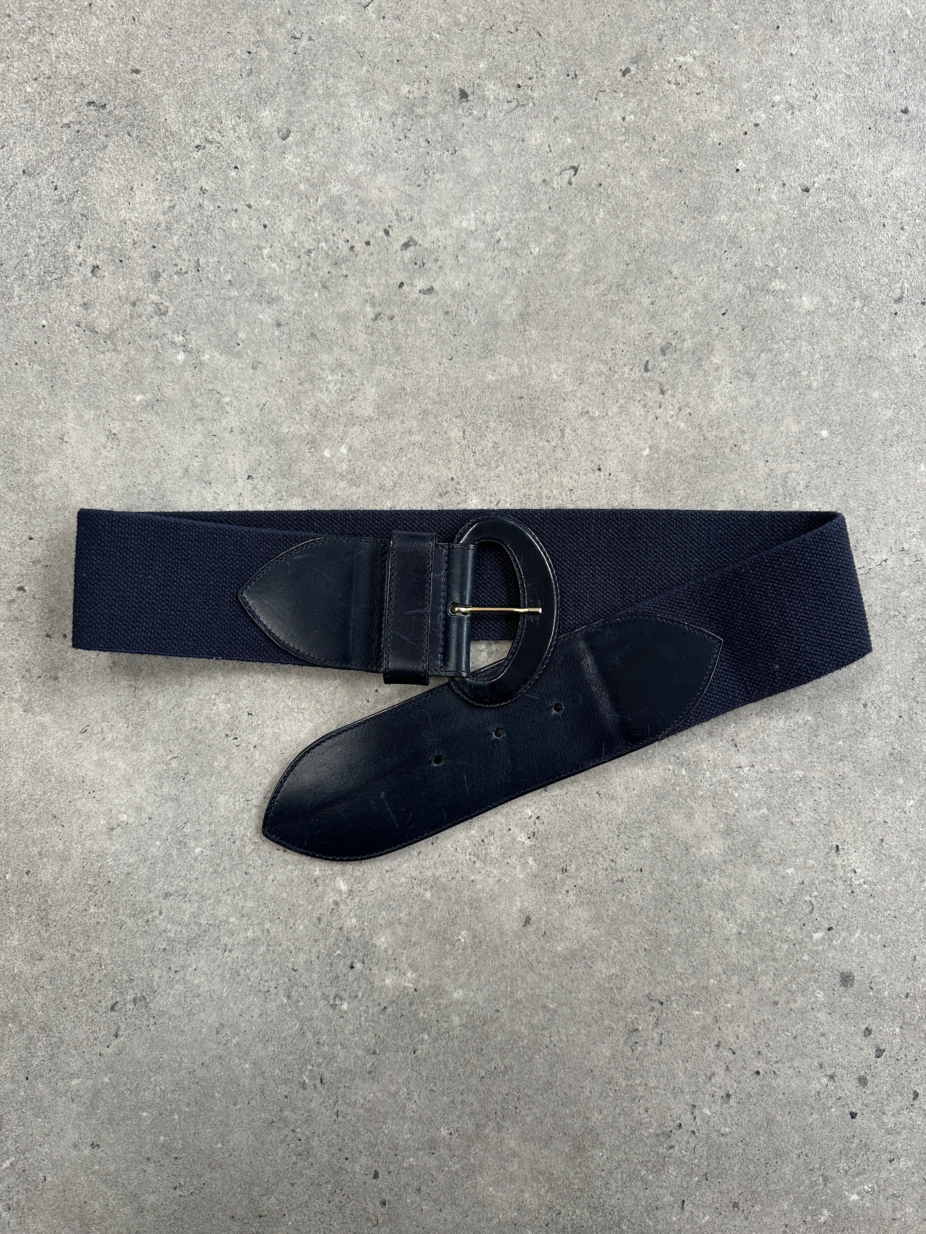 Vintage Italian leather and jute belt, 1990s style, with adjustable W25-32, featuring classic craftsmanship and textured material.