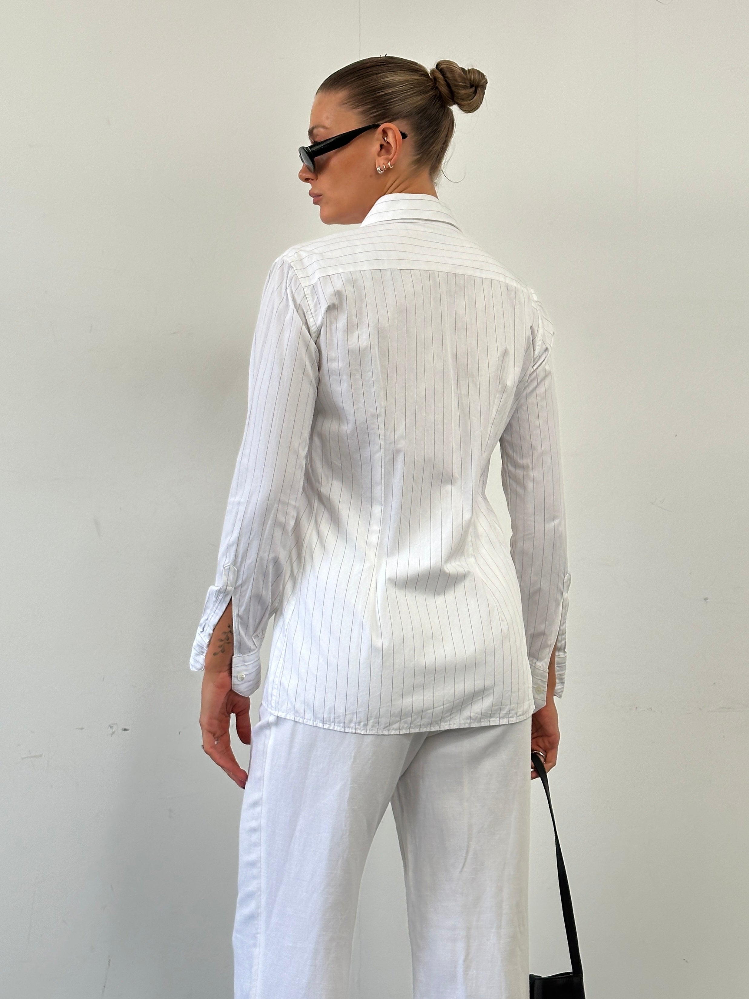 Vintage fitted stripe shirt with dagger collar in XS/S size, featuring classic design and bold pattern.