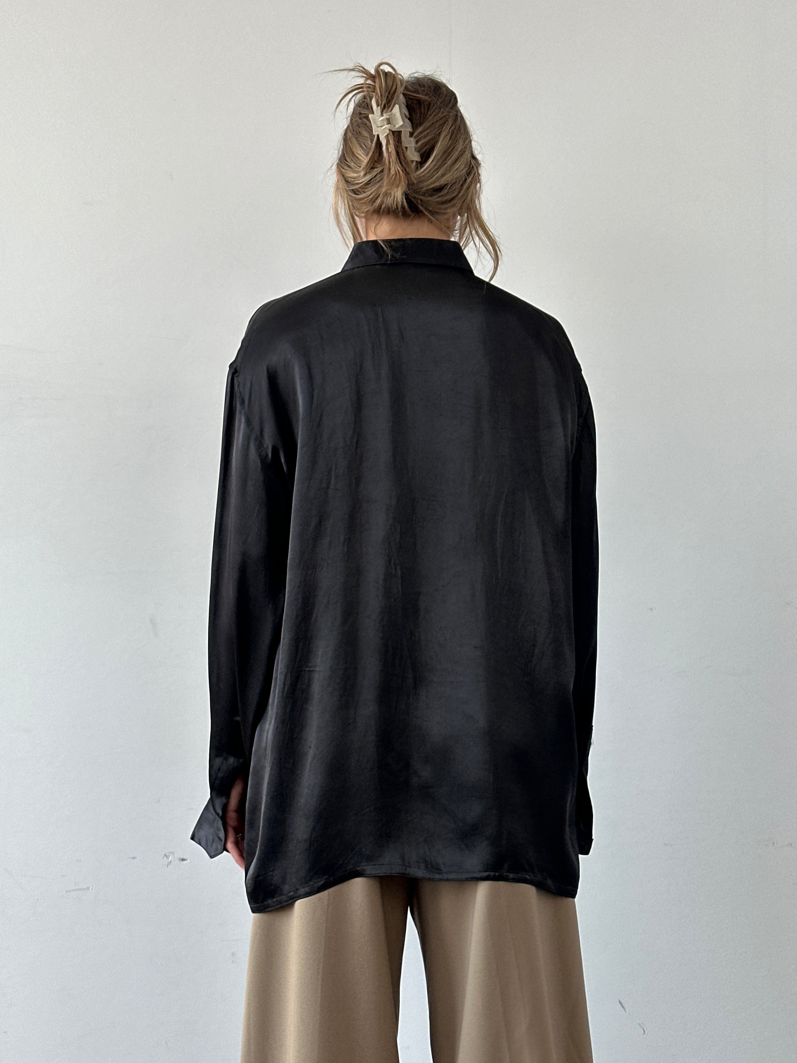 Vintage satin relaxed fit shirt with concealed placket in XXL size, featuring smooth fabric and classic design.