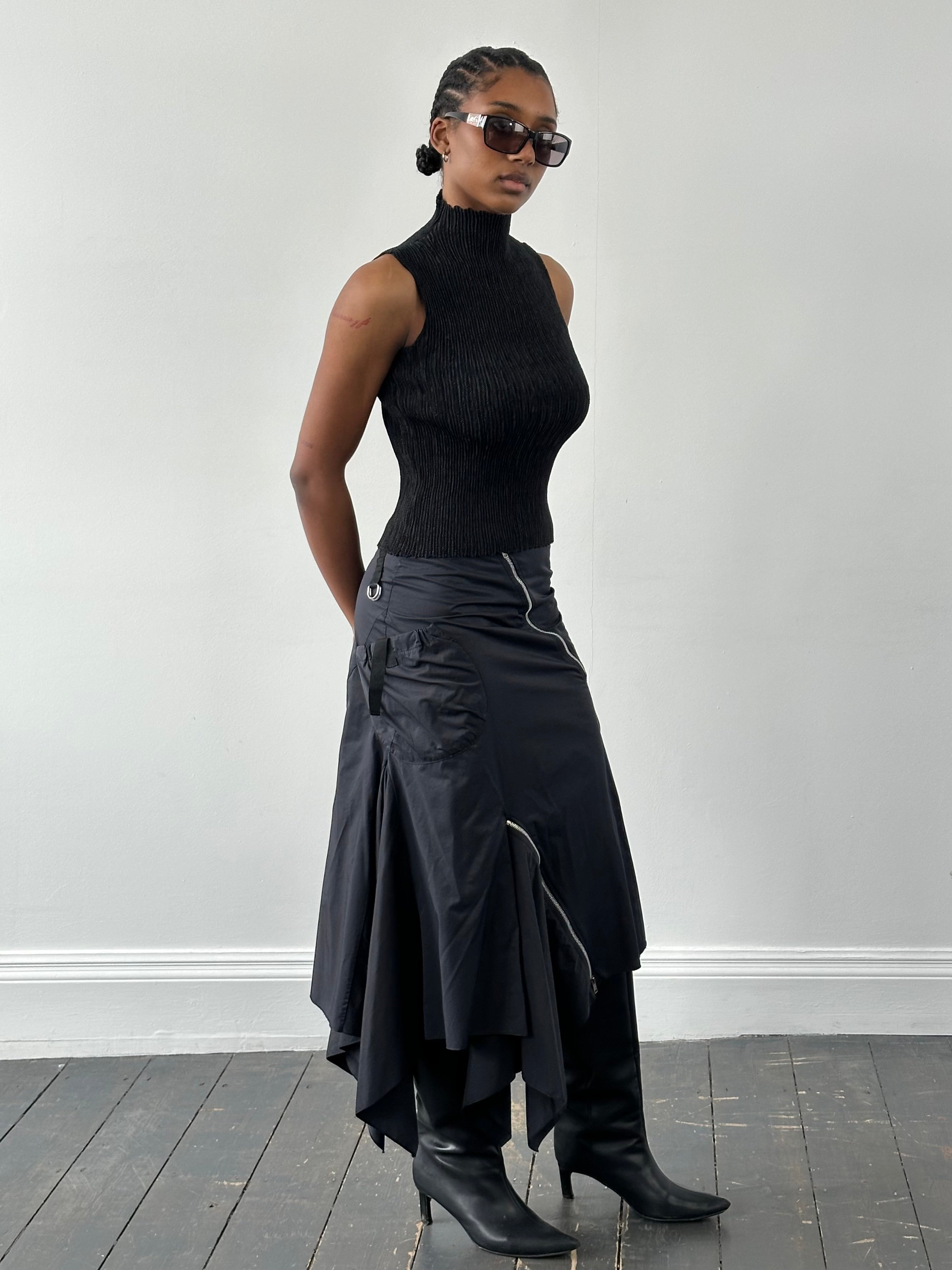 Vintage 1990s cotton ruffle skirt with multiple zippers, size W28, featuring a retro multi-zip design and feminine ruffle details.