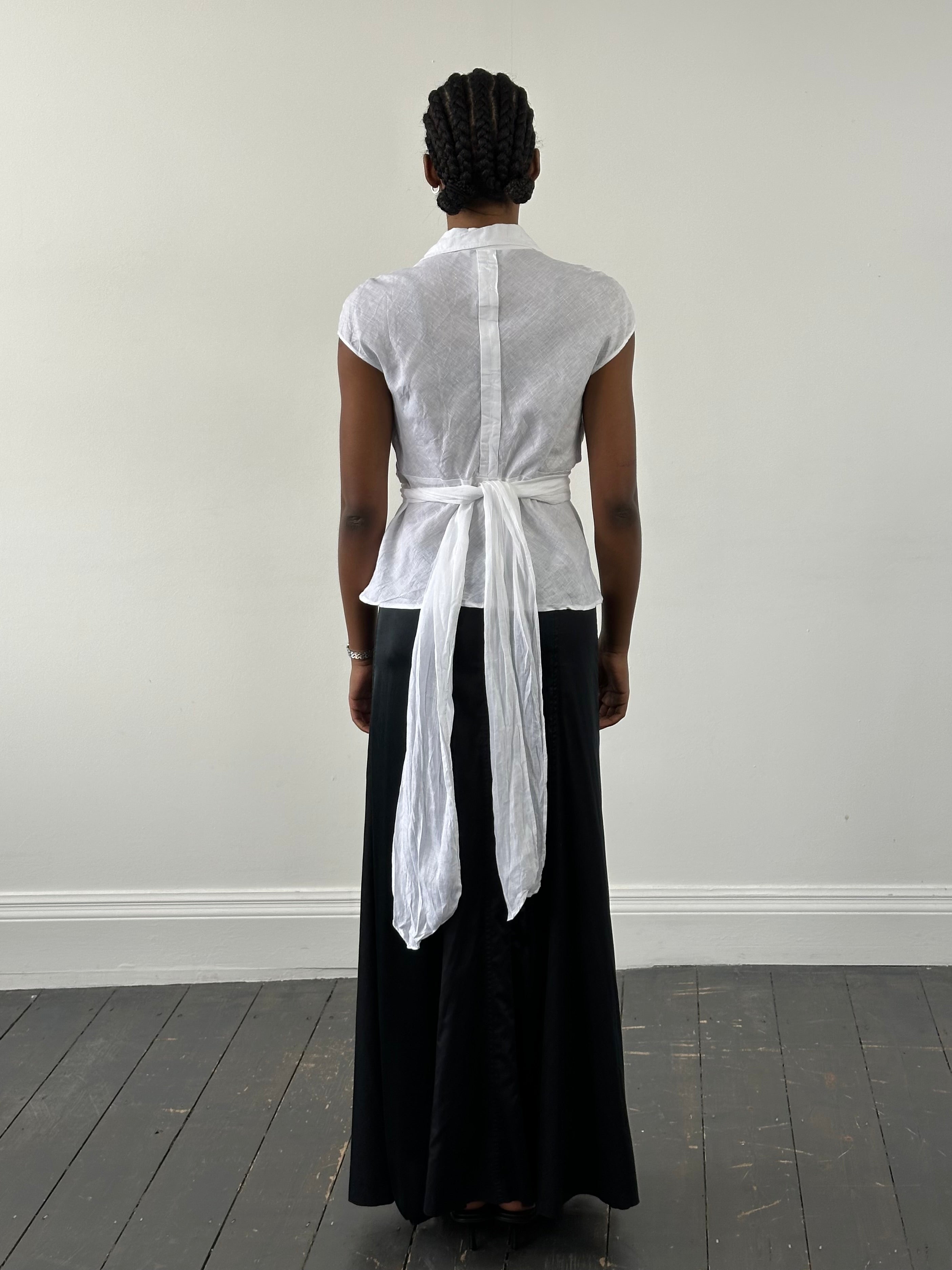 Vintage DKNY 2000s cotton panelled skirt in size W28, showcasing a stylish, retro design with panel details.