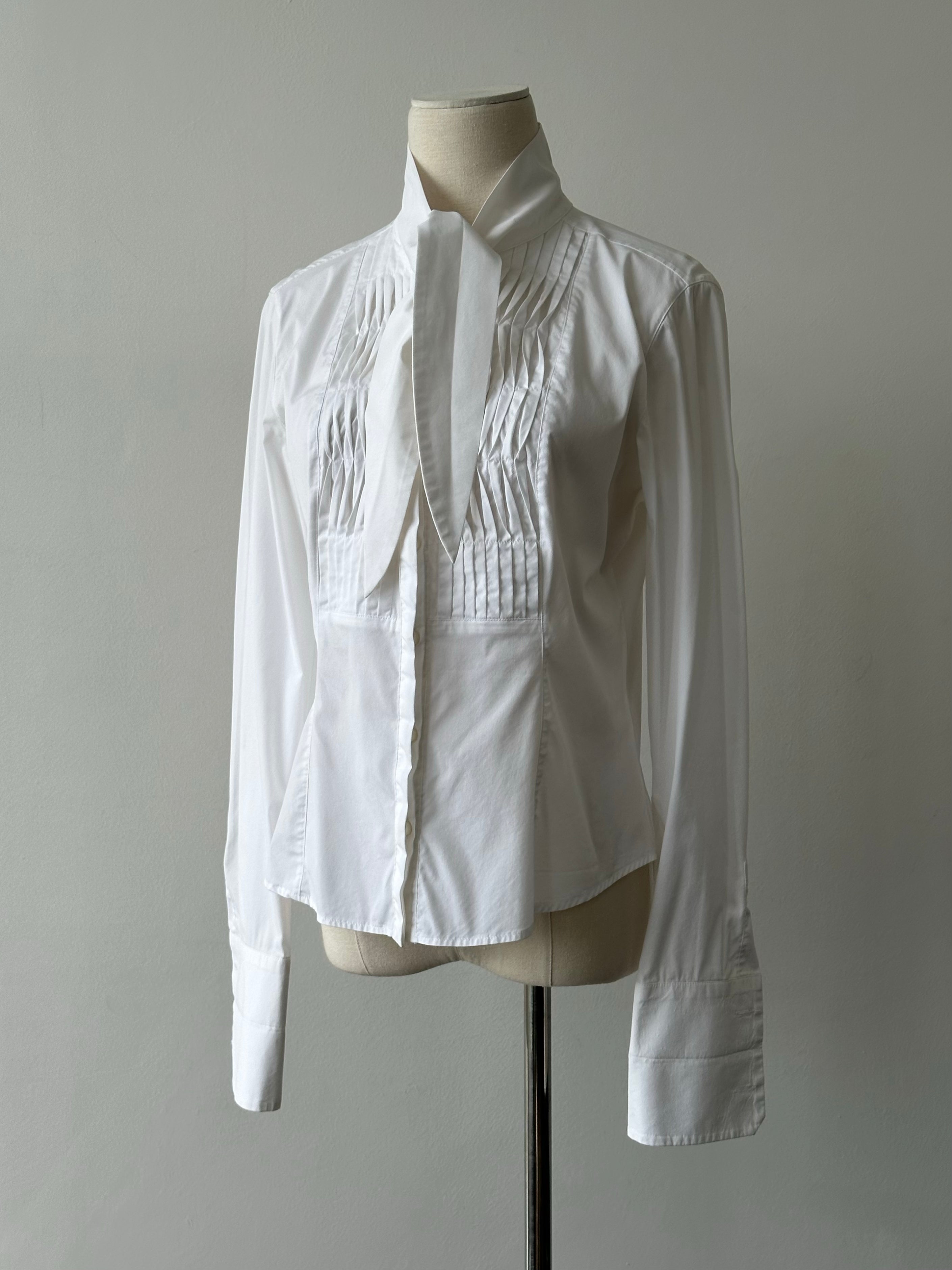 Max Mara 2000s cotton pussy bow tuxedo shirt in white, featuring a classic bow detail and tailored fit.
