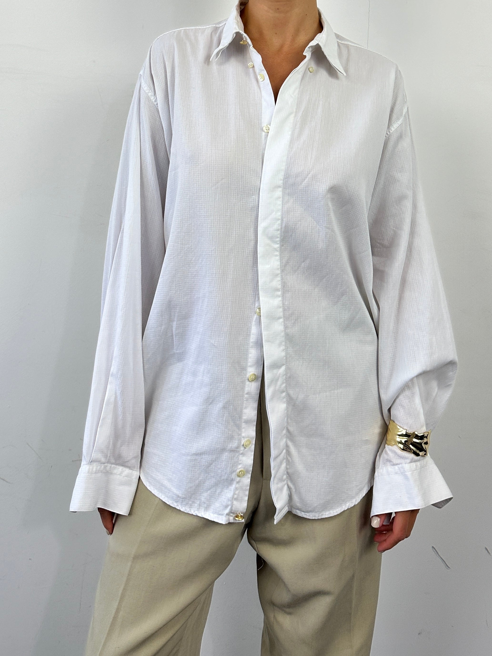 Versace Classic V2 pure cotton shirt in XL, featuring a crisp white design and tailored fit for a stylish look.